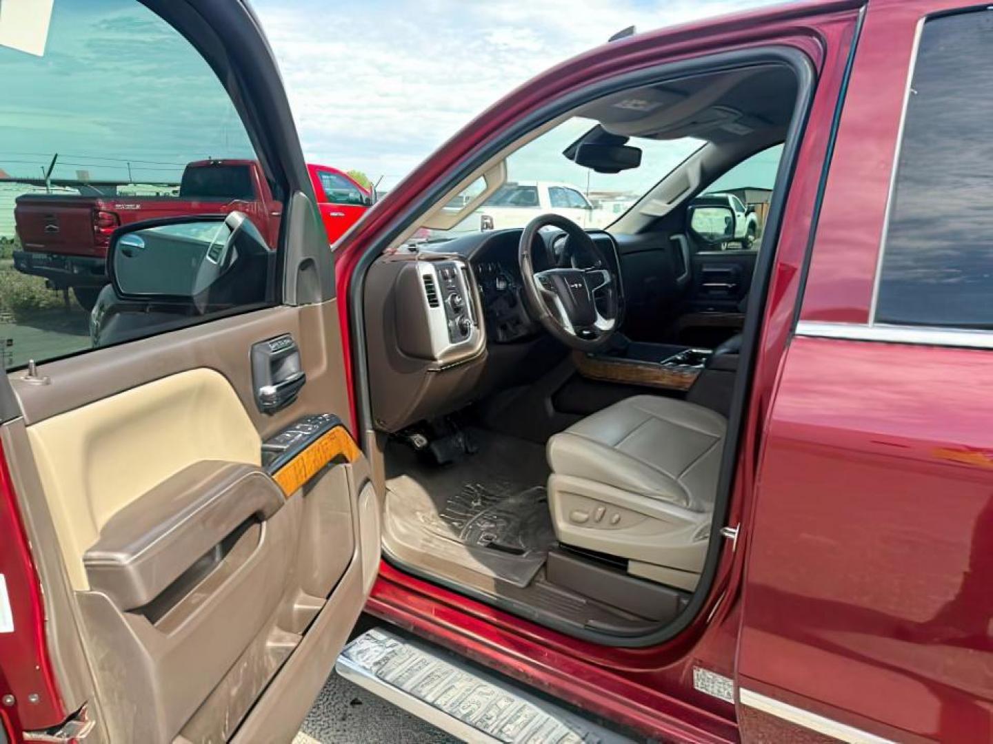 2017 MAROON /Jet Black GMC Sierra 1500 SLT (3GTU2NEC7HG) with an 5.3 VORTEC engine, AUTOMATIC transmission, located at 1235 N Woodruff Ave., Idaho Falls, 83401, (208) 523-1053, 43.507172, -112.000488 - At Timberline Auto, finding a great deal on your next vehicle is always easy! Our experienced sales staff's goal is to help find you the right vehicle at the right price! Our knowledgeable finance department has options for almost any credit score. We offer extended service contract options to prote - Photo#11