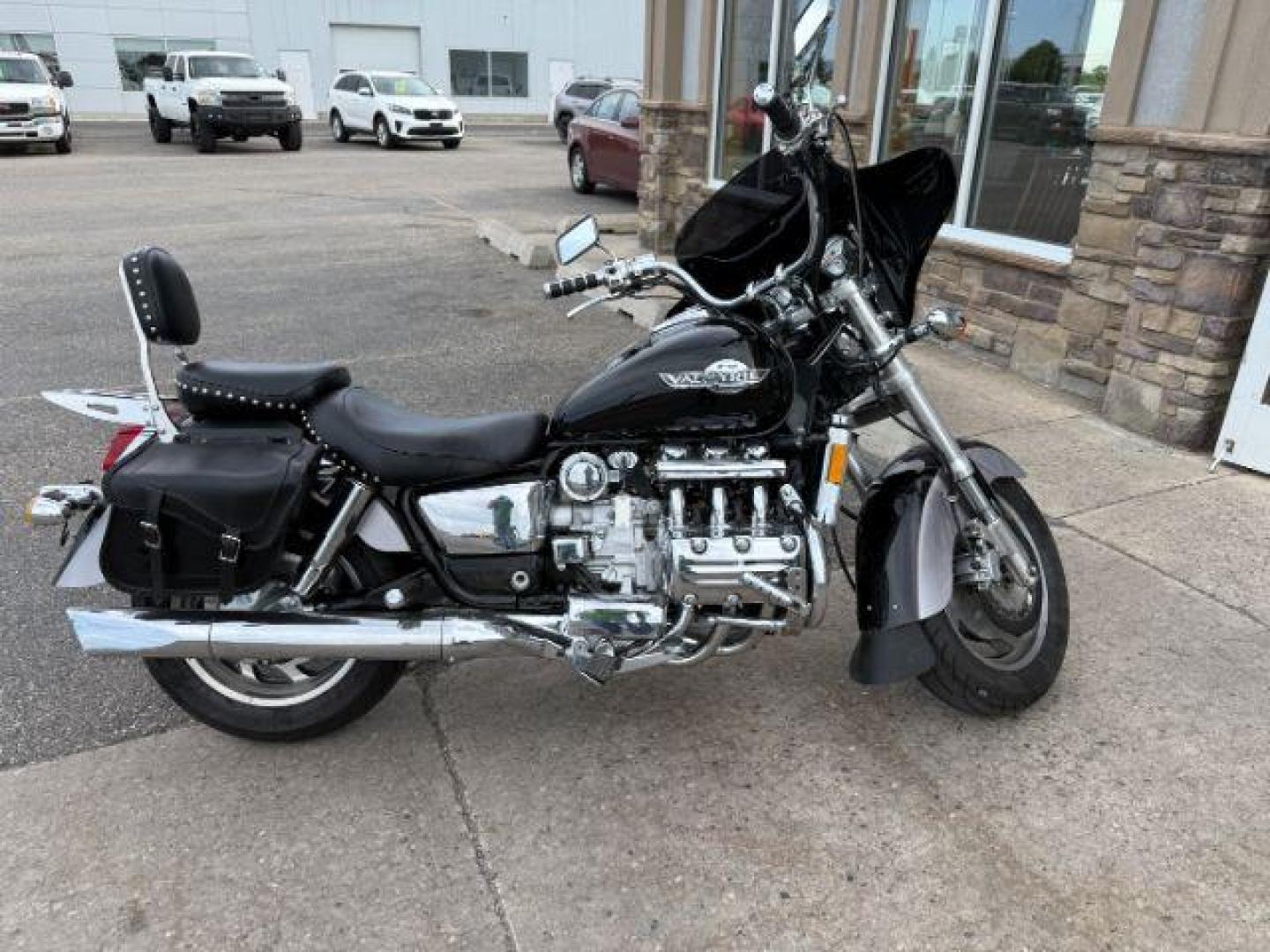 1999 BLACK HONDA GL1500C VALKYRIE NA (1HFSC3400XA) with an 1520 engine, MANUAL transmission, located at 1235 N Woodruff Ave., Idaho Falls, 83401, (208) 523-1053, 43.507172, -112.000488 - At Timberline Auto, finding a great deal on your next vehicle is always easy! Our experienced sales staff's goal is to help find you the right vehicle at the right price! Our knowledgeable finance department has options for almost any credit score. We offer extended service contract options to prote - Photo#1
