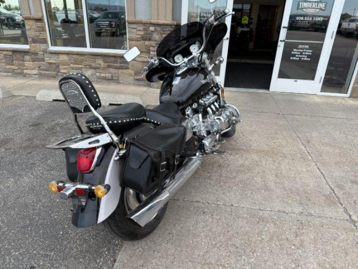 1999 BLACK HONDA GL1500C VALKYRIE NA (1HFSC3400XA) with an 1520 engine, MANUAL transmission, located at 1235 N Woodruff Ave., Idaho Falls, 83401, (208) 523-1053, 43.507172, -112.000488 - At Timberline Auto, finding a great deal on your next vehicle is always easy! Our experienced sales staff's goal is to help find you the right vehicle at the right price! Our knowledgeable finance department has options for almost any credit score. We offer extended service contract options to prote - Photo#2