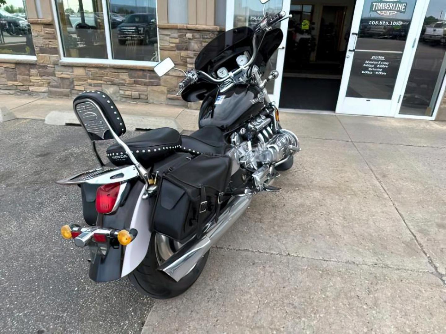 1999 BLACK Honda GL1500C VALKYRIE (1HFSC3400XA) with an 1520 engine, Manual transmission, located at 1175 N Woodruff Ave, Idaho Falls, ID, 83401, 43.506901, -111.999657 - At Timberline Auto, finding a great deal on your next vehicle is always easy! Our experienced sales staff's goal is to help find you the right vehicle at the right price! Our knowledgeable finance department has options for almost any credit score. We offer extended service contract options to prote - Photo#2
