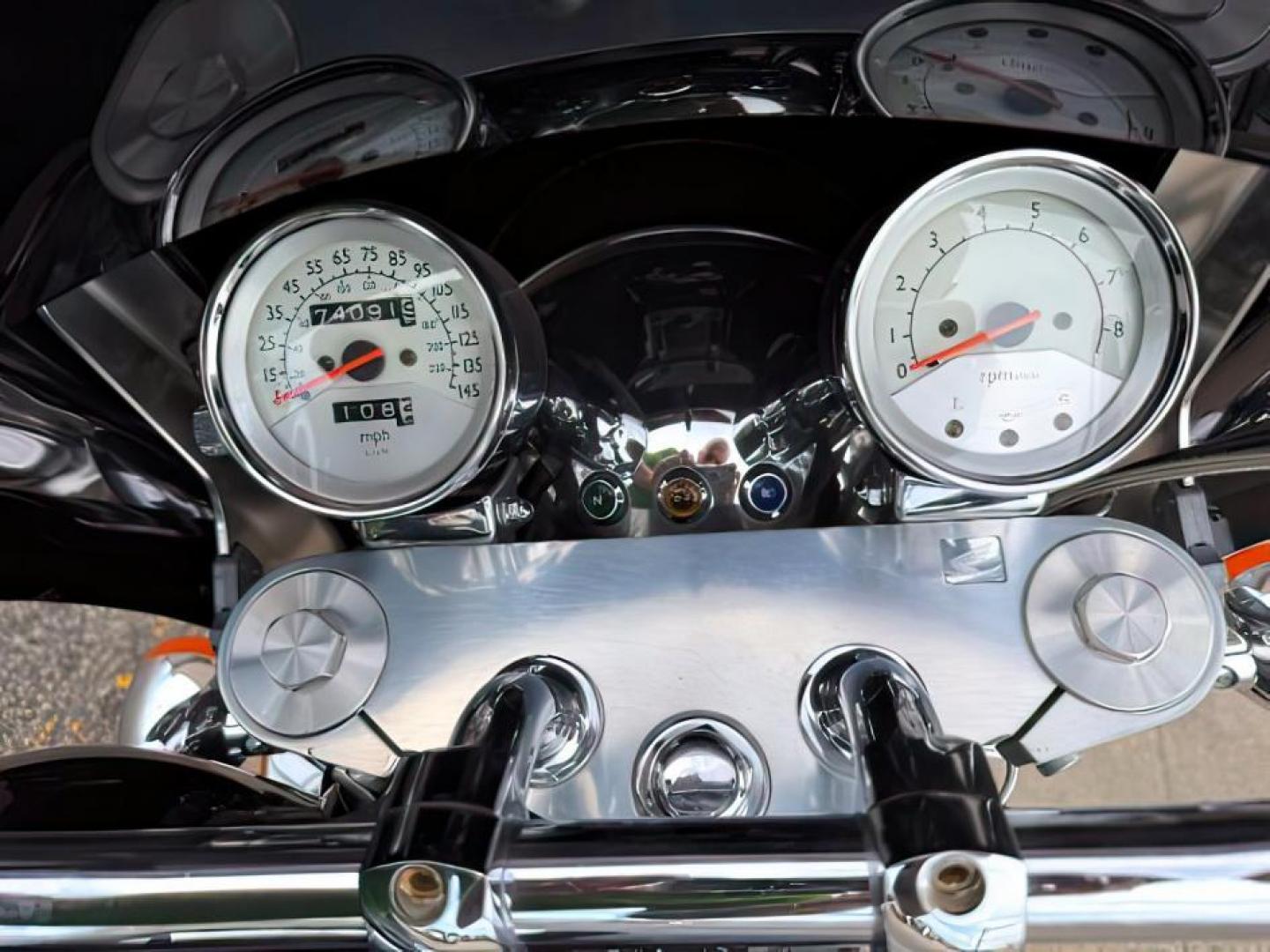 1999 BLACK Honda GL1500C VALKYRIE (1HFSC3400XA) with an 1520 engine, Manual transmission, located at 1175 N Woodruff Ave, Idaho Falls, ID, 83401, 43.506901, -111.999657 - At Timberline Auto, finding a great deal on your next vehicle is always easy! Our experienced sales staff's goal is to help find you the right vehicle at the right price! Our knowledgeable finance department has options for almost any credit score. We offer extended service contract options to prote - Photo#5