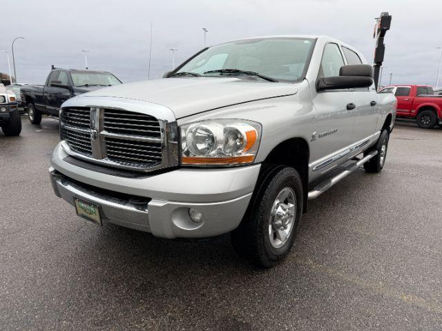 2006 SILVER /Medium Slate Gray Dodge Ram 3500 Laramie (3D7LX39C36G) with an Cummins 5.9L I-6 diesel direct injection engine, AUTOMATIC transmission, located at 1235 N Woodruff Ave., Idaho Falls, 83401, (208) 523-1053, 43.507172, -112.000488 - At Timberline Auto, finding a great deal on your next vehicle is always easy! Our experienced sales staff's goal is to help find you the right vehicle at the right price! Our knowledgeable finance department has options for almost any credit score. We offer extended service contract options to prote - Photo#22