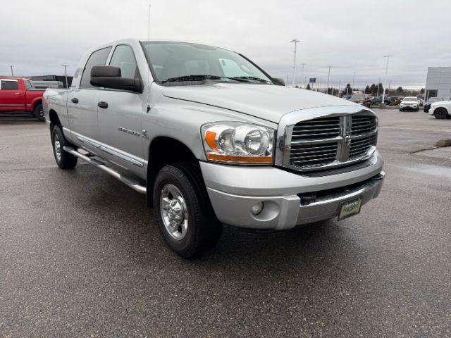2006 SILVER /Medium Slate Gray Dodge Ram 3500 Laramie (3D7LX39C36G) with an Cummins 5.9L I-6 diesel direct injection engine, AUTOMATIC transmission, located at 1235 N Woodruff Ave., Idaho Falls, 83401, (208) 523-1053, 43.507172, -112.000488 - At Timberline Auto, finding a great deal on your next vehicle is always easy! Our experienced sales staff's goal is to help find you the right vehicle at the right price! Our knowledgeable finance department has options for almost any credit score. We offer extended service contract options to prote - Photo#29