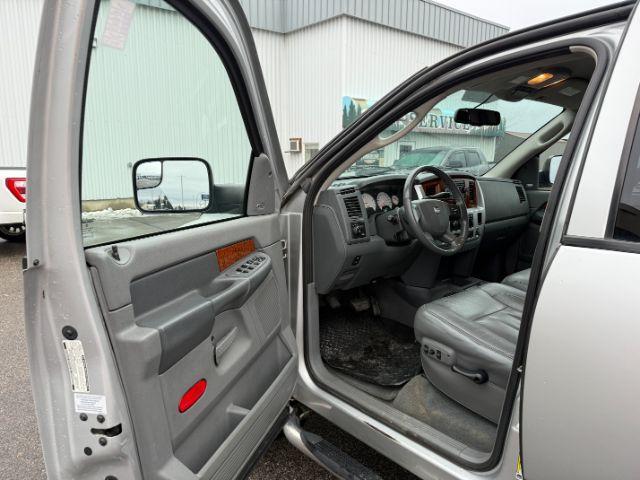 2006 SILVER /Medium Slate Gray Dodge Ram 3500 Laramie (3D7LX39C36G) with an Cummins 5.9L I-6 diesel direct injection engine, AUTOMATIC transmission, located at 1235 N Woodruff Ave., Idaho Falls, 83401, (208) 523-1053, 43.507172, -112.000488 - At Timberline Auto, finding a great deal on your next vehicle is always easy! Our experienced sales staff's goal is to help find you the right vehicle at the right price! Our knowledgeable finance department has options for almost any credit score. We offer extended service contract options to prote - Photo#32