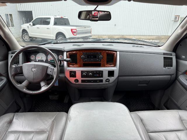 2006 SILVER /Medium Slate Gray Dodge Ram 3500 Laramie (3D7LX39C36G) with an Cummins 5.9L I-6 diesel direct injection engine, AUTOMATIC transmission, located at 1235 N Woodruff Ave., Idaho Falls, 83401, (208) 523-1053, 43.507172, -112.000488 - At Timberline Auto, finding a great deal on your next vehicle is always easy! Our experienced sales staff's goal is to help find you the right vehicle at the right price! Our knowledgeable finance department has options for almost any credit score. We offer extended service contract options to prote - Photo#41