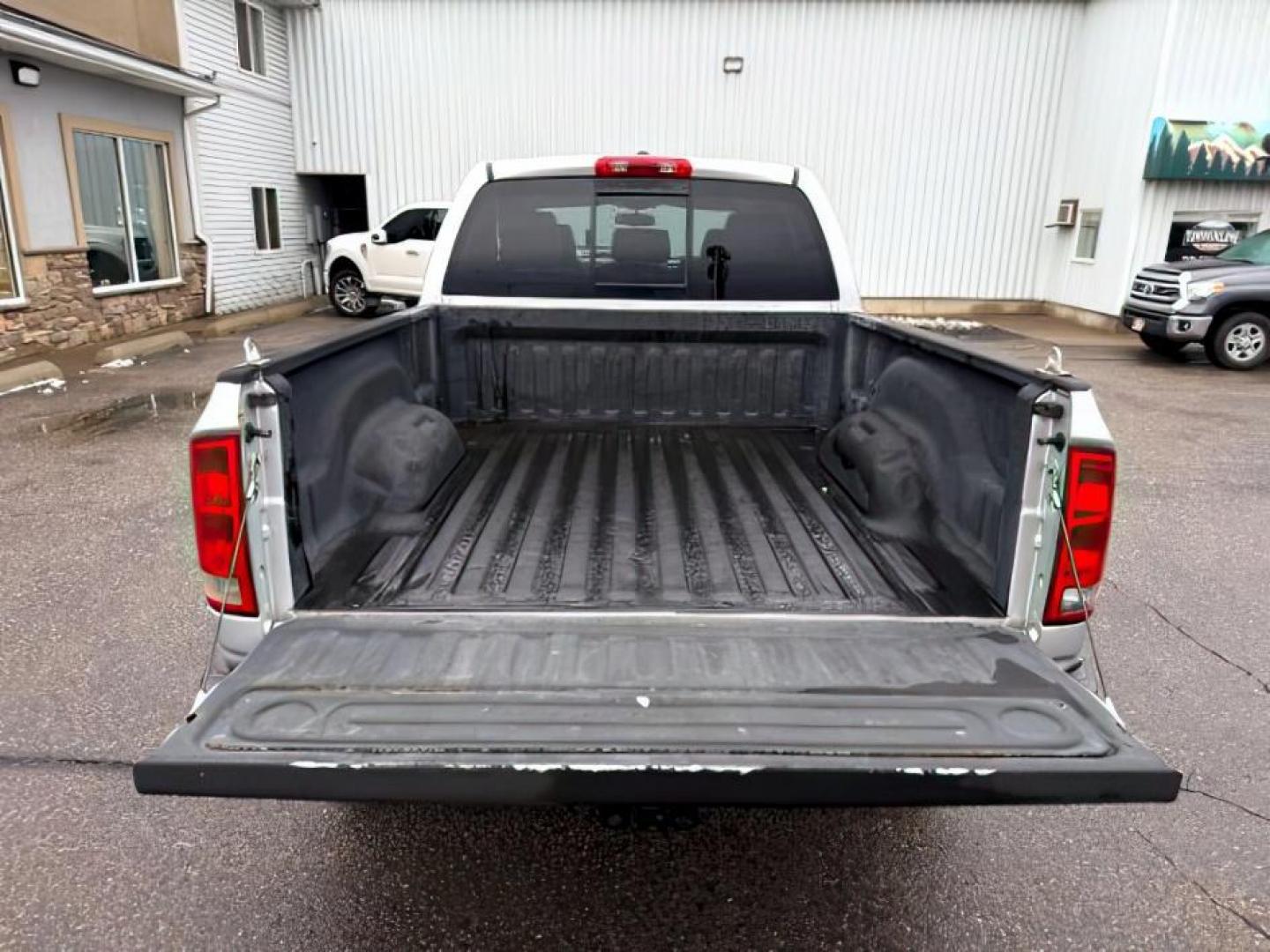 2006 SILVER /Medium Slate Gray Dodge Ram 3500 (3D7LX39C36G) with an Cummins 59L I-6 diesel direct injection engine, Automatic transmission, located at 1175 N Woodruff Ave, Idaho Falls, ID, 83401, 43.506901, -111.999657 - At Timberline Auto, finding a great deal on your next vehicle is always easy! Our experienced sales staff's goal is to help find you the right vehicle at the right price! Our knowledgeable finance department has options for almost any credit score. We offer extended service contract options to prote - Photo#4