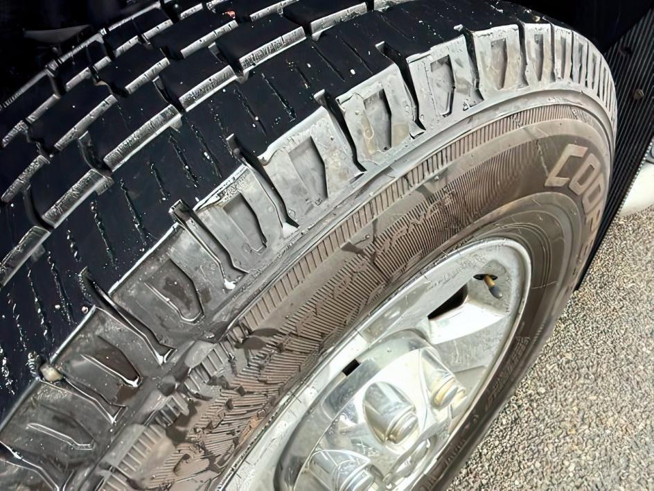 2006 SILVER /Medium Slate Gray Dodge Ram 3500 Laramie (3D7LX39C36G) with an Cummins 5.9L I-6 diesel direct injection engine, AUTOMATIC transmission, located at 1235 N Woodruff Ave., Idaho Falls, 83401, (208) 523-1053, 43.507172, -112.000488 - At Timberline Auto, finding a great deal on your next vehicle is always easy! Our experienced sales staff's goal is to help find you the right vehicle at the right price! Our knowledgeable finance department has options for almost any credit score. We offer extended service contract options to prote - Photo#9