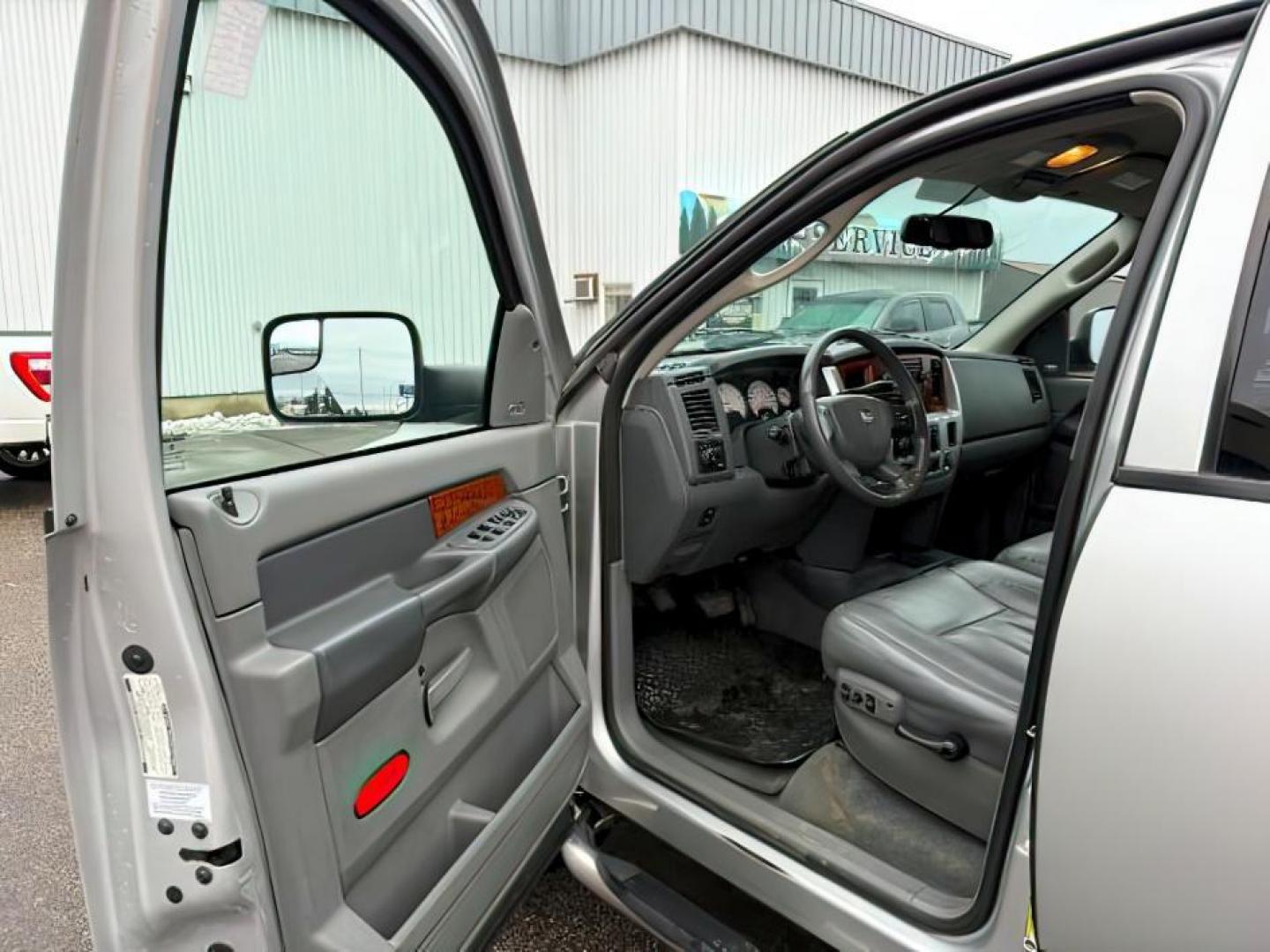 2006 SILVER /Medium Slate Gray Dodge Ram 3500 (3D7LX39C36G) with an Cummins 59L I-6 diesel direct injection engine, Automatic transmission, located at 1175 N Woodruff Ave, Idaho Falls, ID, 83401, 43.506901, -111.999657 - At Timberline Auto, finding a great deal on your next vehicle is always easy! Our experienced sales staff's goal is to help find you the right vehicle at the right price! Our knowledgeable finance department has options for almost any credit score. We offer extended service contract options to prote - Photo#10
