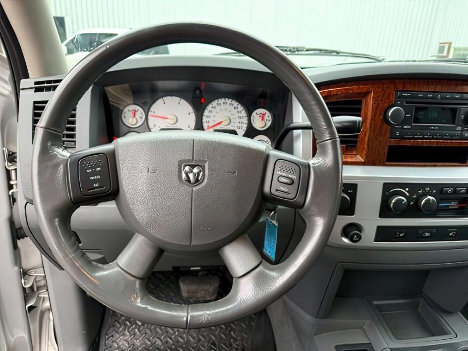 2006 SILVER /Medium Slate Gray Dodge Ram 3500 Laramie (3D7LX39C36G) with an Cummins 5.9L I-6 diesel direct injection engine, AUTOMATIC transmission, located at 1235 N Woodruff Ave., Idaho Falls, 83401, (208) 523-1053, 43.507172, -112.000488 - At Timberline Auto, finding a great deal on your next vehicle is always easy! Our experienced sales staff's goal is to help find you the right vehicle at the right price! Our knowledgeable finance department has options for almost any credit score. We offer extended service contract options to prote - Photo#13