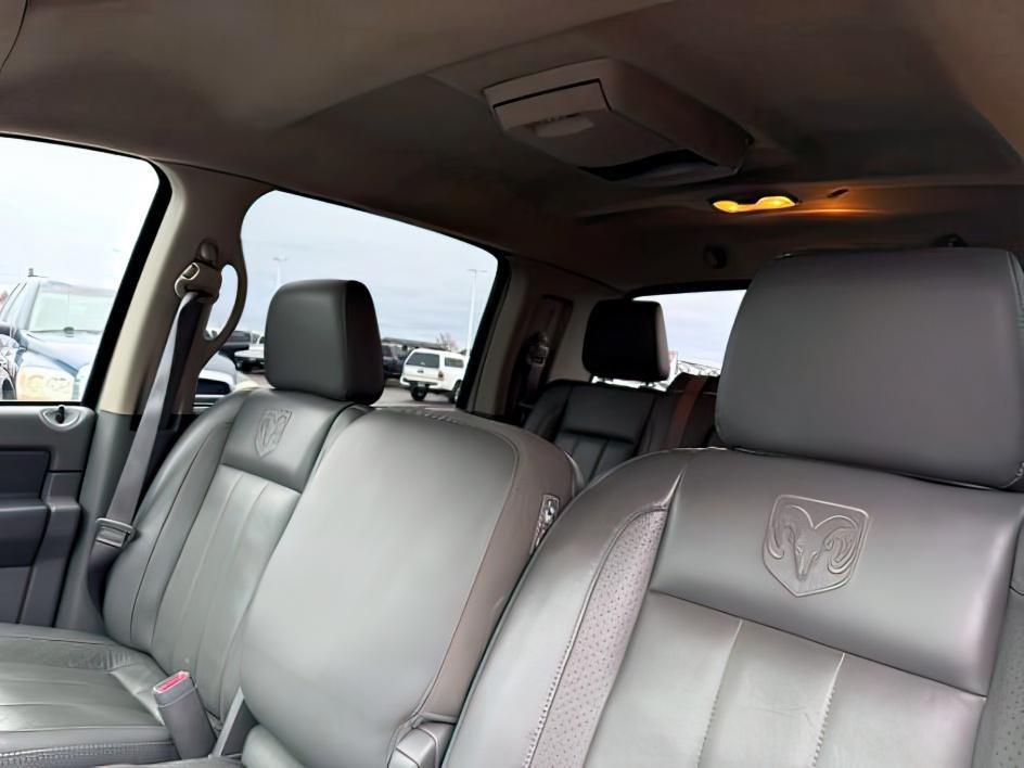 2006 SILVER /Medium Slate Gray Dodge Ram 3500 Laramie (3D7LX39C36G) with an Cummins 5.9L I-6 diesel direct injection engine, AUTOMATIC transmission, located at 1235 N Woodruff Ave., Idaho Falls, 83401, (208) 523-1053, 43.507172, -112.000488 - At Timberline Auto, finding a great deal on your next vehicle is always easy! Our experienced sales staff's goal is to help find you the right vehicle at the right price! Our knowledgeable finance department has options for almost any credit score. We offer extended service contract options to prote - Photo#17