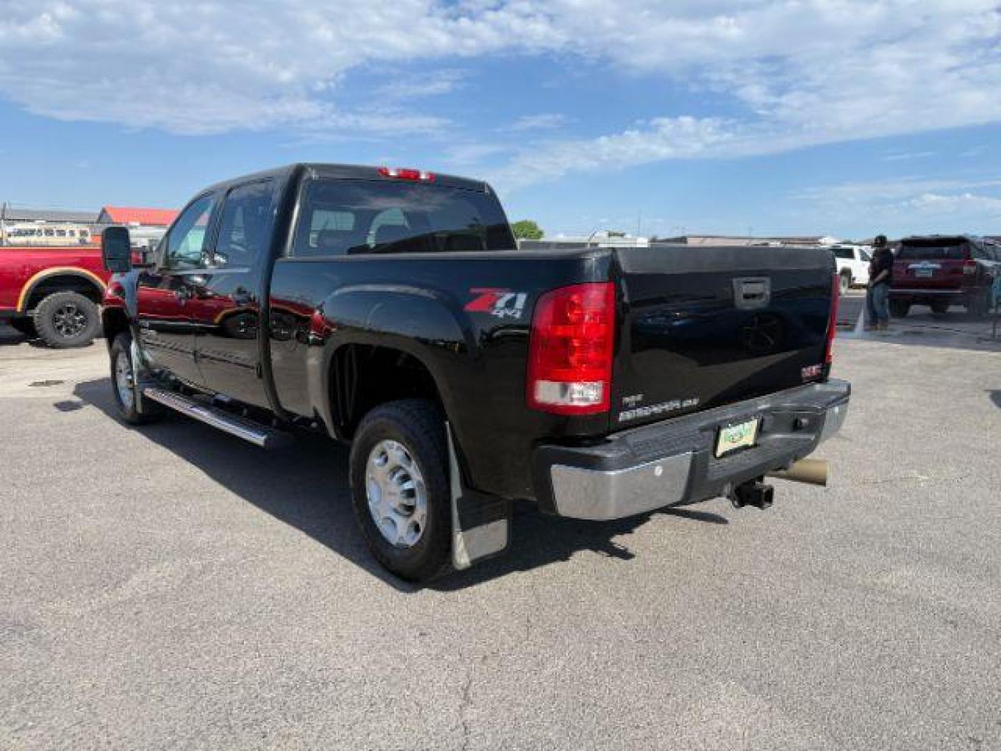 2009 Onyx Black /Ebony GMC Sierra 2500HD SLT (1GTHK43669F) with an 6.6 engine, AUTOMATIC transmission, located at 1235 N Woodruff Ave., Idaho Falls, 83401, (208) 523-1053, 43.507172, -112.000488 - At Timberline Auto, finding a great deal on your next vehicle is always easy! Our experienced sales staff's goal is to help find you the right vehicle at the right price! Our knowledgeable finance department has options for almost any credit score. We offer extended service contract options to prote - Photo#23