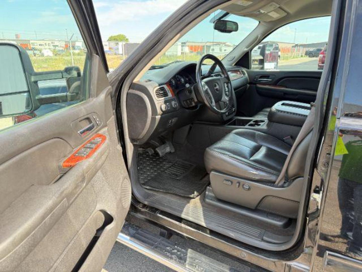 2009 Onyx Black /Ebony GMC Sierra 2500HD SLT (1GTHK43669F) with an 6.6 engine, AUTOMATIC transmission, located at 1235 N Woodruff Ave., Idaho Falls, 83401, (208) 523-1053, 43.507172, -112.000488 - At Timberline Auto, finding a great deal on your next vehicle is always easy! Our experienced sales staff's goal is to help find you the right vehicle at the right price! Our knowledgeable finance department has options for almost any credit score. We offer extended service contract options to prote - Photo#31