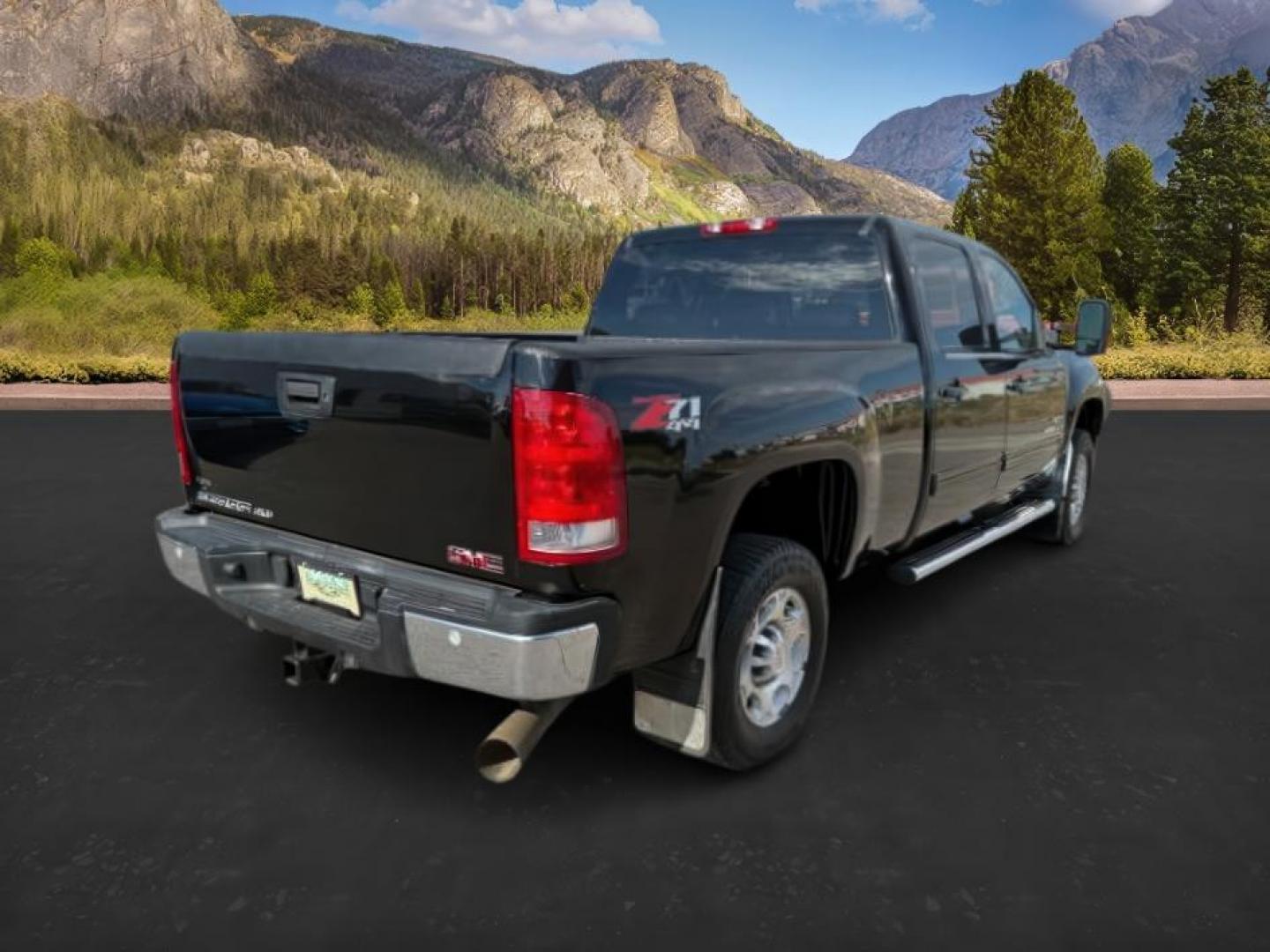 2009 Onyx Black /Ebony GMC Sierra 2500HD SLT (1GTHK43669F) with an 6.6 engine, AUTOMATIC transmission, located at 1235 N Woodruff Ave., Idaho Falls, 83401, (208) 523-1053, 43.507172, -112.000488 - At Timberline Auto, finding a great deal on your next vehicle is always easy! Our experienced sales staff's goal is to help find you the right vehicle at the right price! Our knowledgeable finance department has options for almost any credit score. We offer extended service contract options to prote - Photo#5