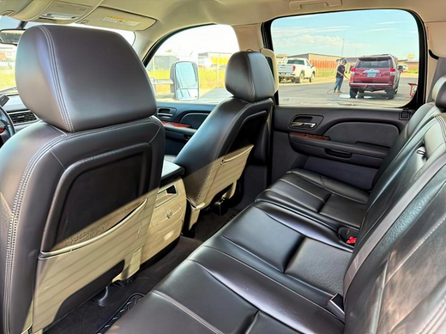 2009 Onyx Black /Ebony GMC Sierra 2500HD SLT (1GTHK43669F) with an 6.6 engine, AUTOMATIC transmission, located at 1235 N Woodruff Ave., Idaho Falls, 83401, (208) 523-1053, 43.507172, -112.000488 - At Timberline Auto, finding a great deal on your next vehicle is always easy! Our experienced sales staff's goal is to help find you the right vehicle at the right price! Our knowledgeable finance department has options for almost any credit score. We offer extended service contract options to prote - Photo#19