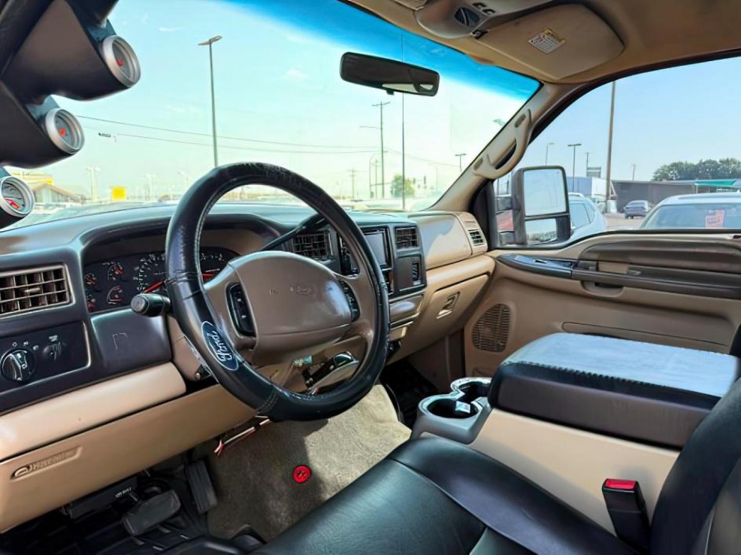 1999 BLACK /LEATHER Ford Super Duty F-250 (1FTNW21F5XE) with an 73L engine, Automatic transmission, located at 1175 N Woodruff Ave, Idaho Falls, ID, 83401, 43.506901, -111.999657 - At Timberline Auto, finding a great deal on your next vehicle is always easy! Our experienced sales staff's goal is to help find you the right vehicle at the right price! Our knowledgeable finance department has options for almost any credit score. We offer extended service contract options to prote - Photo#12