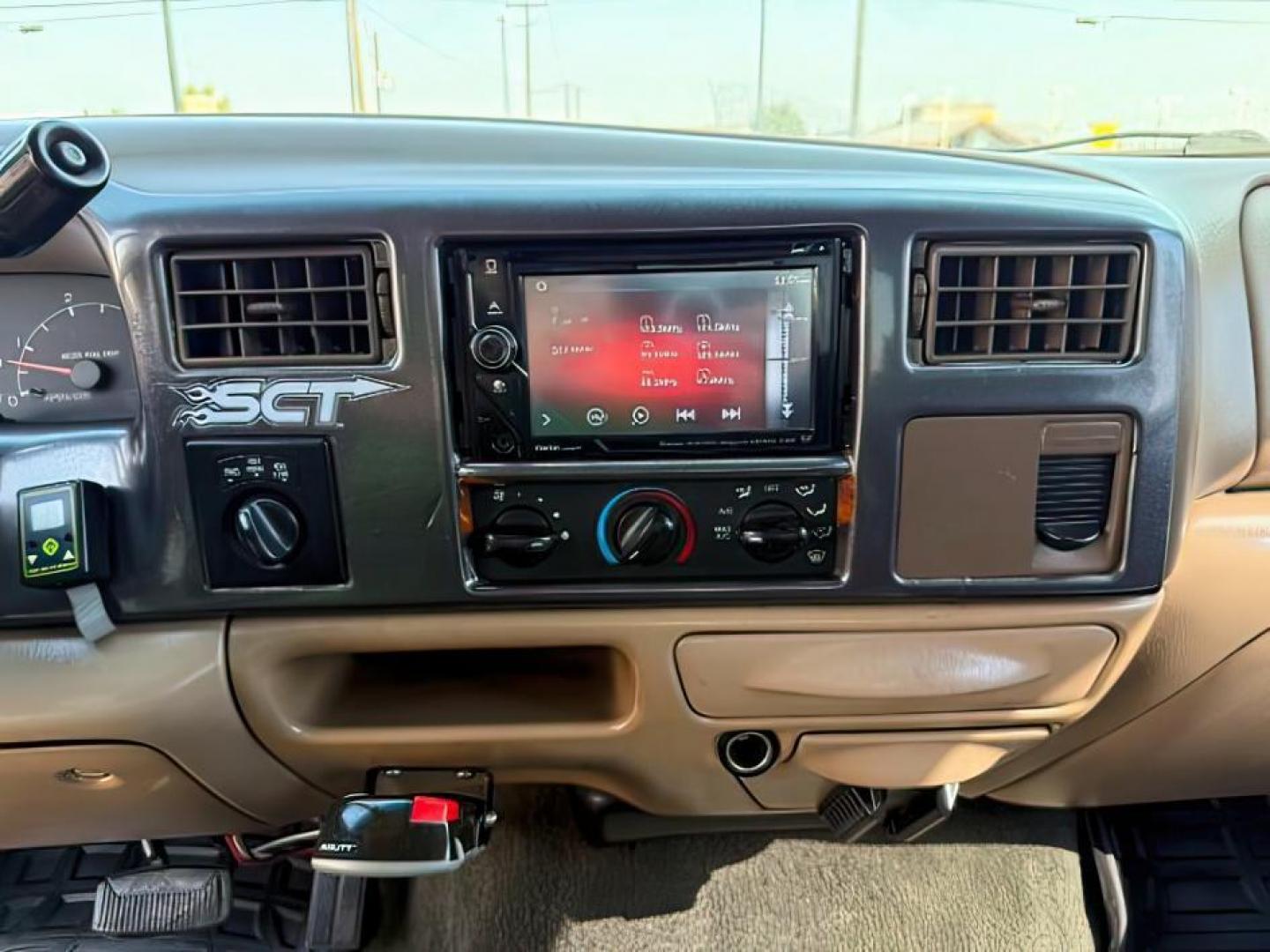 1999 BLACK /LEATHER Ford Super Duty F-250 (1FTNW21F5XE) with an 73L engine, Automatic transmission, located at 1175 N Woodruff Ave, Idaho Falls, ID, 83401, 43.506901, -111.999657 - At Timberline Auto, finding a great deal on your next vehicle is always easy! Our experienced sales staff's goal is to help find you the right vehicle at the right price! Our knowledgeable finance department has options for almost any credit score. We offer extended service contract options to prote - Photo#14