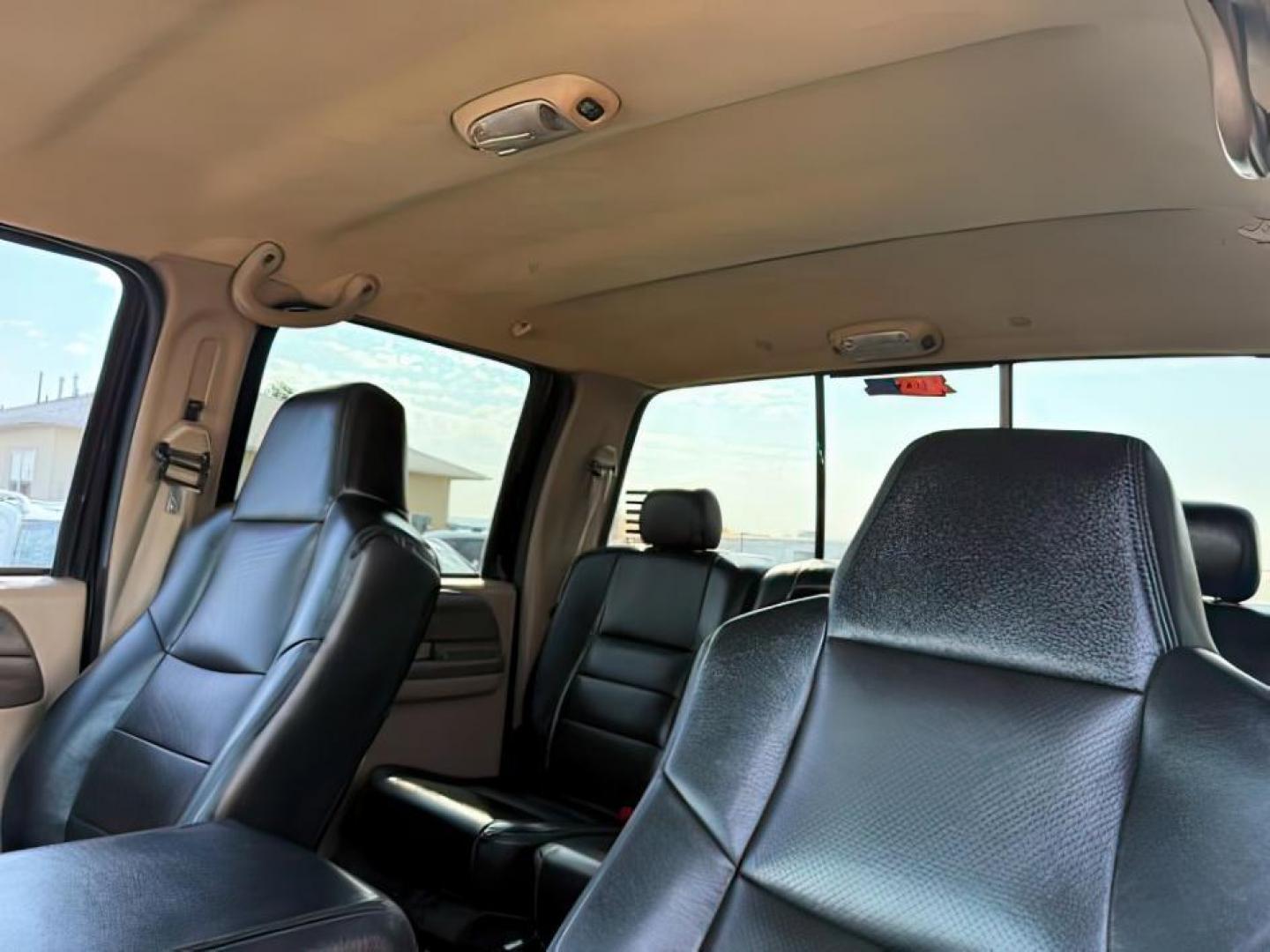 1999 BLACK /LEATHER Ford Super Duty F-250 (1FTNW21F5XE) with an 73L engine, Automatic transmission, located at 1175 N Woodruff Ave, Idaho Falls, ID, 83401, 43.506901, -111.999657 - At Timberline Auto, finding a great deal on your next vehicle is always easy! Our experienced sales staff's goal is to help find you the right vehicle at the right price! Our knowledgeable finance department has options for almost any credit score. We offer extended service contract options to prote - Photo#15