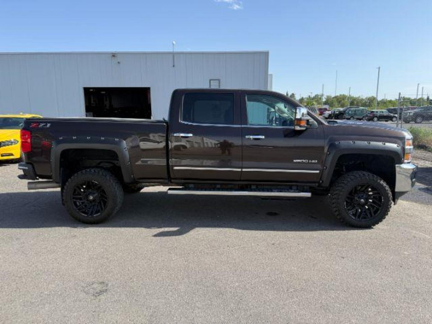 2018 BROWN /Cocoa/Dune Chevrolet Silverado 2500HD (1GC1KWEYXJF) with an 66 engine, Automatic transmission, located at 1175 N Woodruff Ave, Idaho Falls, ID, 83401, 43.506901, -111.999657 - Photo#25