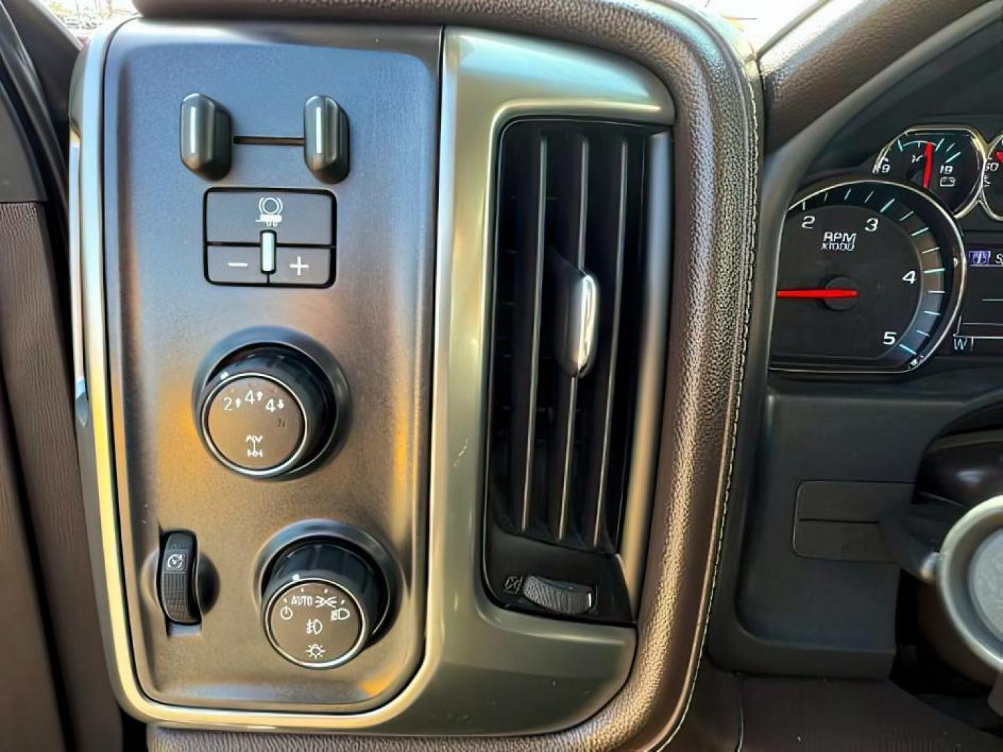 2018 BROWN /Cocoa/Dune Chevrolet Silverado 2500HD (1GC1KWEYXJF) with an 66 engine, Automatic transmission, located at 1175 N Woodruff Ave, Idaho Falls, ID, 83401, 43.506901, -111.999657 - Photo#13