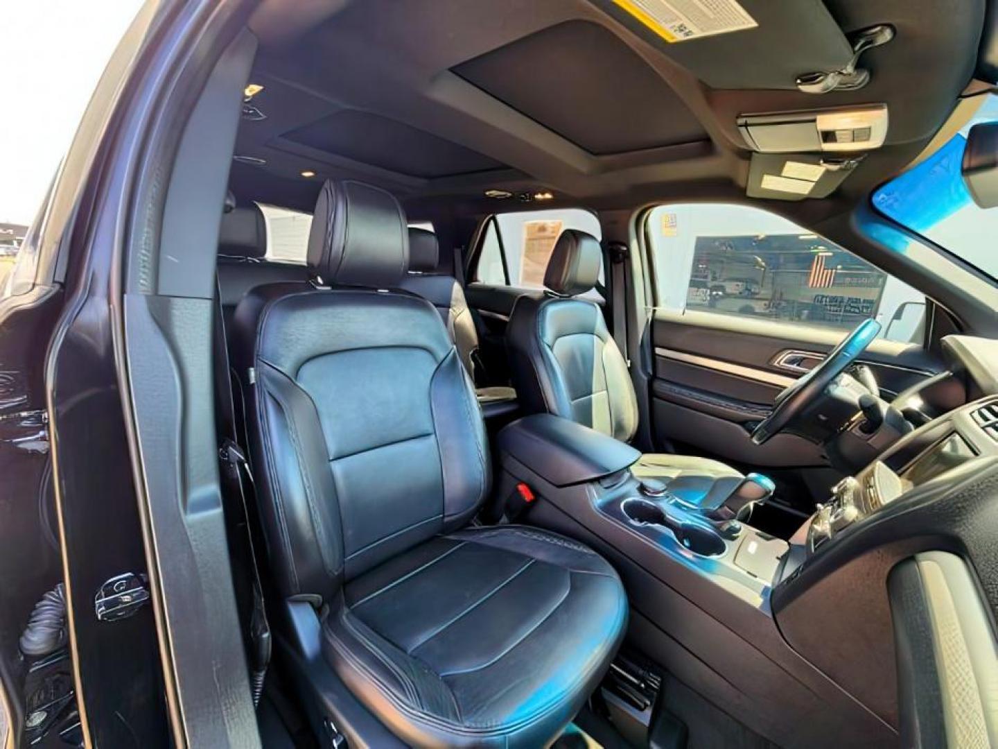 2018 Shadow Black /Ebony Black Ford Explorer (1FM5K8D80JG) with an 35 ECOBOOST engine, Automatic transmission, located at 1175 N Woodruff Ave, Idaho Falls, ID, 83401, 43.506901, -111.999657 - At Timberline Auto, finding a great deal on your next vehicle is always easy! Our experienced sales staff's goal is to help find you the right vehicle at the right price! Our knowledgeable finance department has options for almost any credit score. We offer extended service contract options to prote - Photo#17