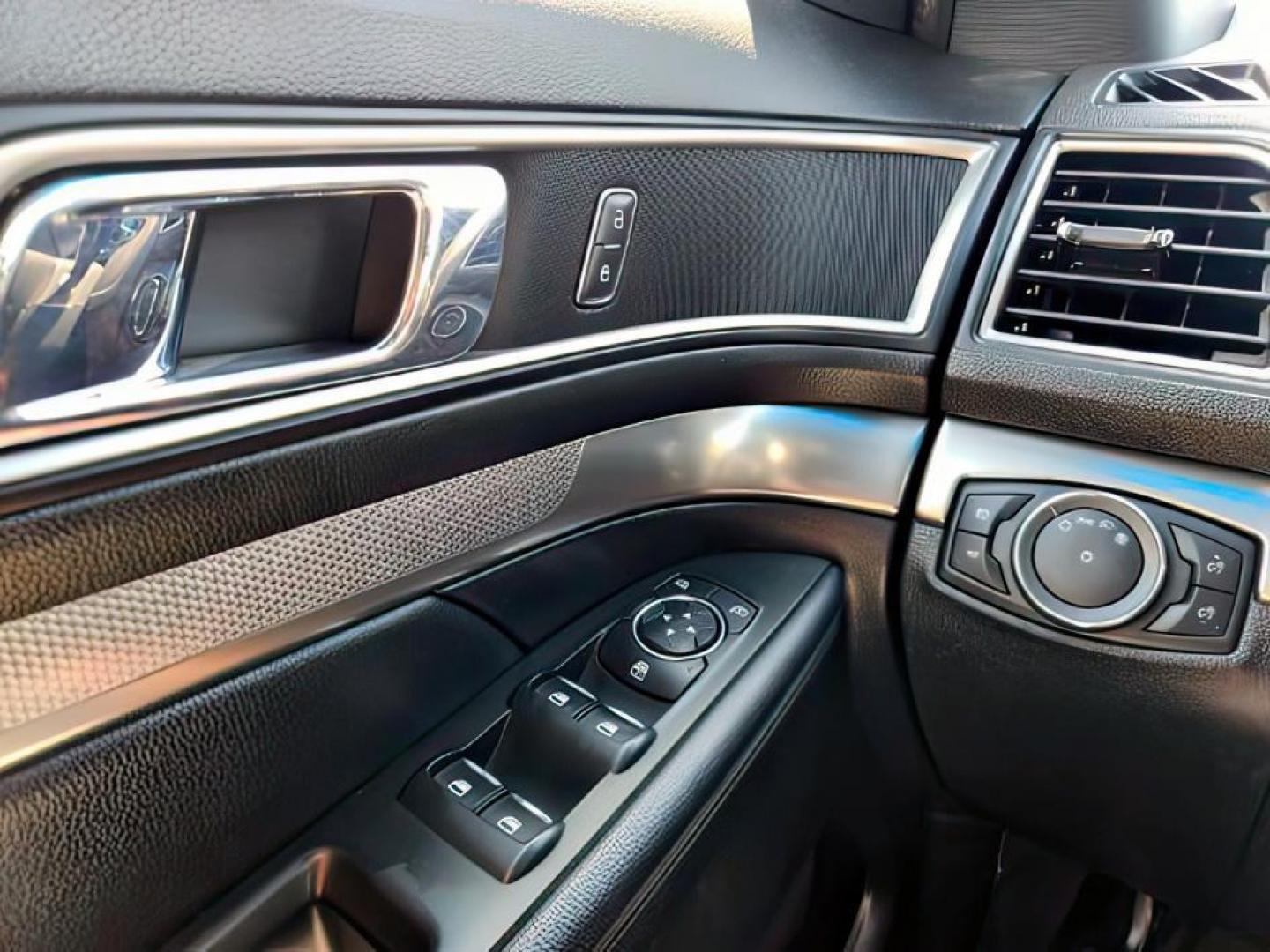 2018 Shadow Black /Ebony Black Ford Explorer (1FM5K8D80JG) with an 35 ECOBOOST engine, Automatic transmission, located at 1175 N Woodruff Ave, Idaho Falls, ID, 83401, 43.506901, -111.999657 - At Timberline Auto, finding a great deal on your next vehicle is always easy! Our experienced sales staff's goal is to help find you the right vehicle at the right price! Our knowledgeable finance department has options for almost any credit score. We offer extended service contract options to prote - Photo#26
