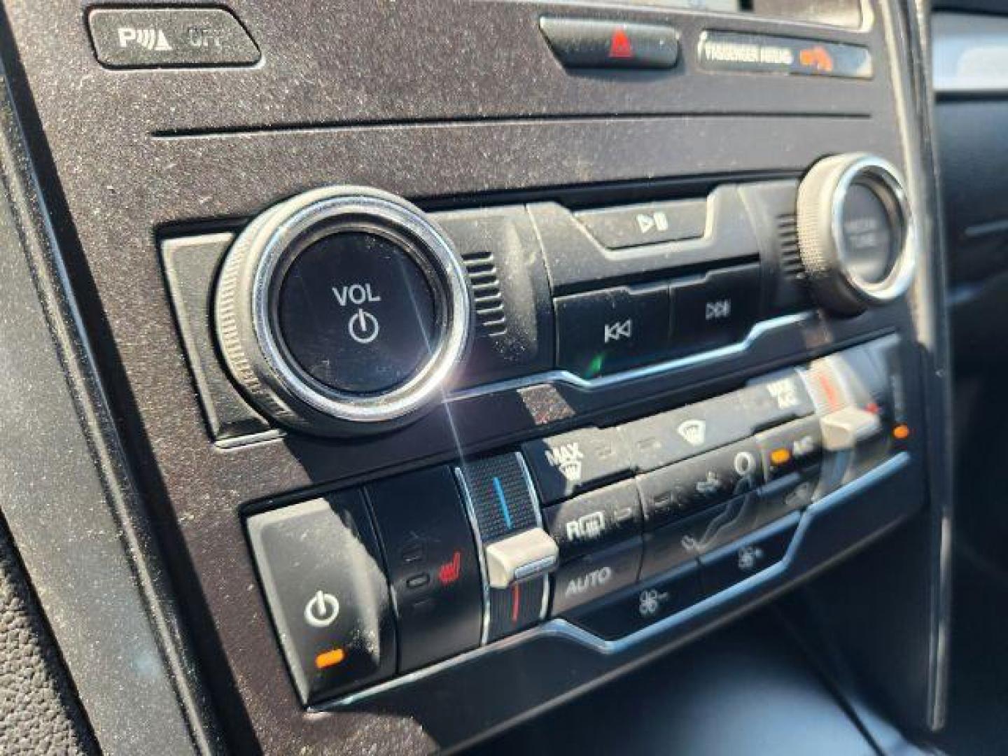 2018 Shadow Black /Ebony Black Ford Explorer (1FM5K8D80JG) with an 35 ECOBOOST engine, Automatic transmission, located at 1175 N Woodruff Ave, Idaho Falls, ID, 83401, 43.506901, -111.999657 - At Timberline Auto, finding a great deal on your next vehicle is always easy! Our experienced sales staff's goal is to help find you the right vehicle at the right price! Our knowledgeable finance department has options for almost any credit score. We offer extended service contract options to prote - Photo#51