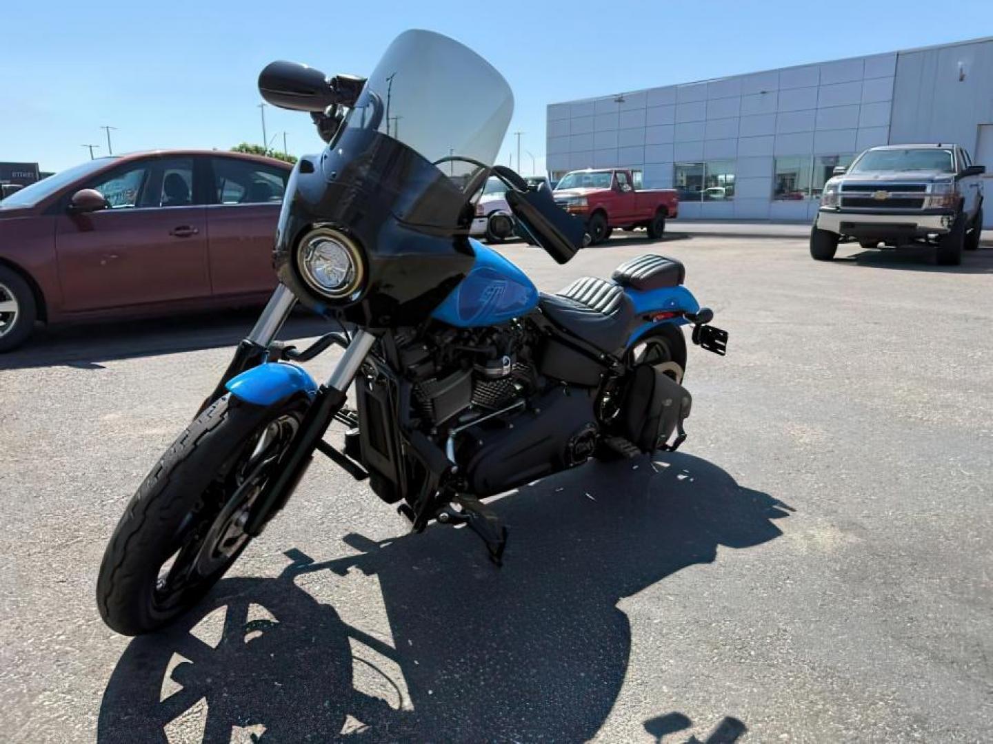 2022 BLUE Harley-Davidson FXBBS (1HD1YYK12NB) , Automatic transmission, located at 1175 N Woodruff Ave, Idaho Falls, ID, 83401, 43.506901, -111.999657 - At Timberline Auto, finding a great deal on your next vehicle is always easy! Our experienced sales staff's goal is to help find you the right vehicle at the right price! Our knowledgeable finance department has options for almost any credit score. We offer extended service contract options to prote - Photo#4
