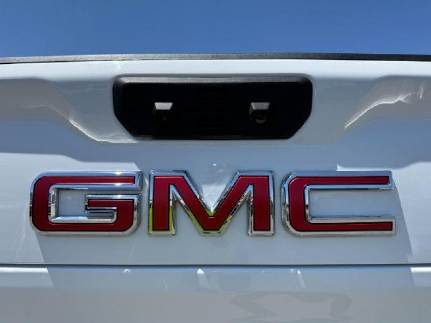 2023 WHITE /CLOTH GMC Sierra 2500HD SLE (1GT59ME77PF) with an 6.6 engine, AUTOMATIC transmission, located at 1235 N Woodruff Ave., Idaho Falls, 83401, (208) 523-1053, 43.507172, -112.000488 - At Timberline Auto, finding a great deal on your next vehicle is always easy! Our experienced sales staff's goal is to help find you the right vehicle at the right price! Our knowledgeable finance department has options for almost any credit score. We offer extended service contract options to prote - Photo#28