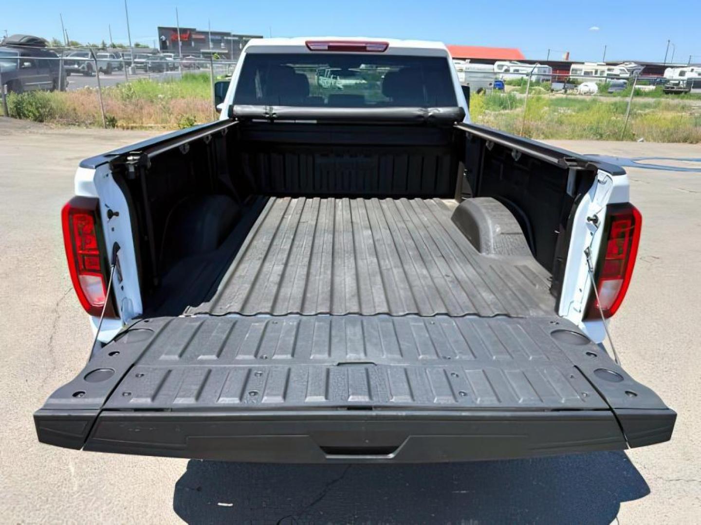 2023 WHITE /CLOTH GMC Sierra 2500HD SLE (1GT59ME77PF) with an 6.6 engine, AUTOMATIC transmission, located at 1235 N Woodruff Ave., Idaho Falls, 83401, (208) 523-1053, 43.507172, -112.000488 - At Timberline Auto, finding a great deal on your next vehicle is always easy! Our experienced sales staff's goal is to help find you the right vehicle at the right price! Our knowledgeable finance department has options for almost any credit score. We offer extended service contract options to prote - Photo#6