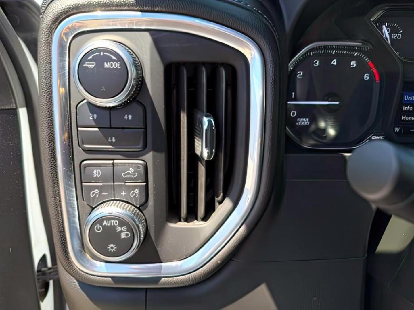 2023 WHITE /CLOTH GMC Sierra 2500HD SLE (1GT59ME77PF) with an 6.6 engine, AUTOMATIC transmission, located at 1235 N Woodruff Ave., Idaho Falls, 83401, (208) 523-1053, 43.507172, -112.000488 - At Timberline Auto, finding a great deal on your next vehicle is always easy! Our experienced sales staff's goal is to help find you the right vehicle at the right price! Our knowledgeable finance department has options for almost any credit score. We offer extended service contract options to prote - Photo#17