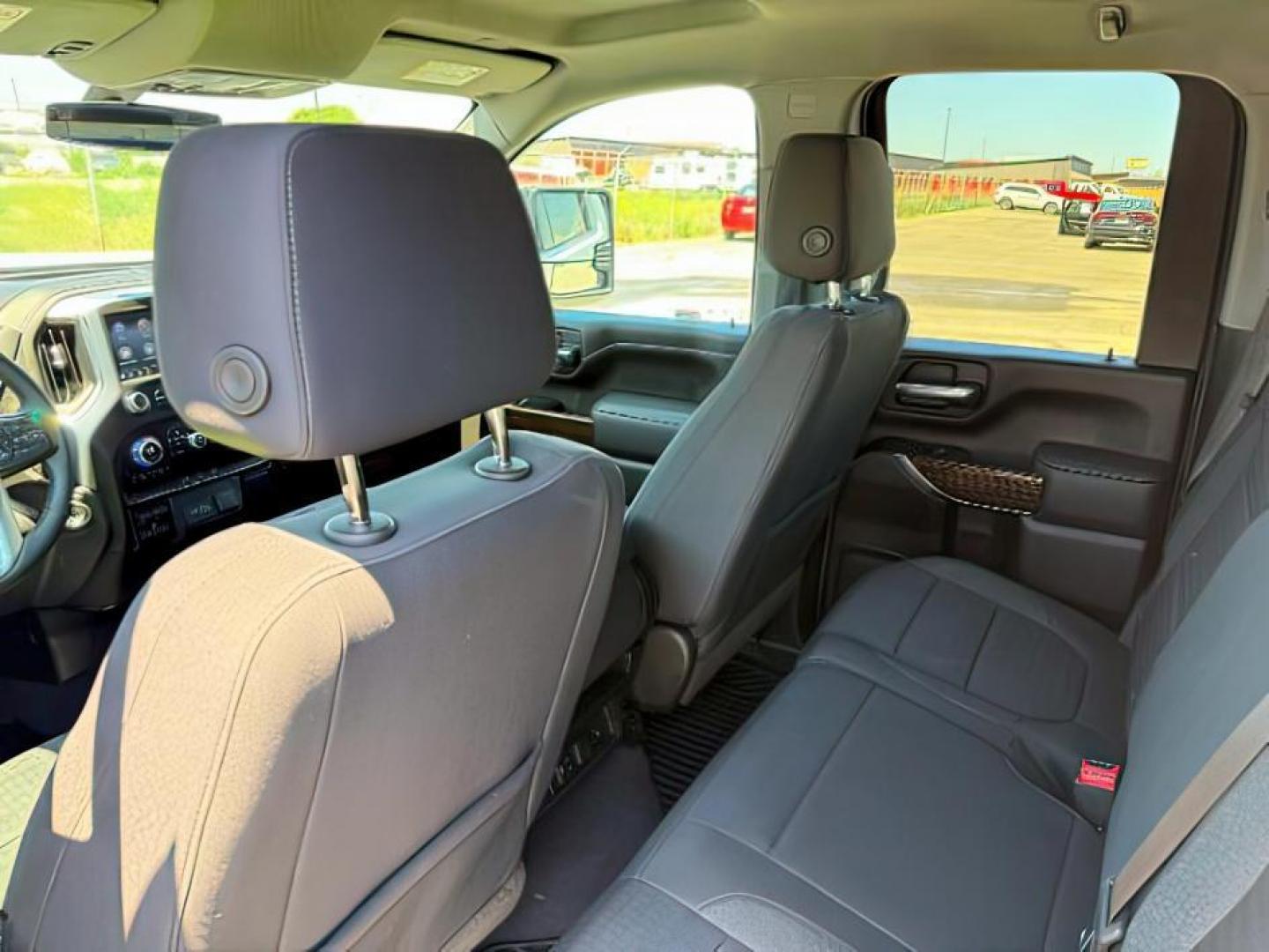 2023 WHITE /CLOTH GMC Sierra 2500HD SLE (1GT59ME77PF) with an 6.6 engine, AUTOMATIC transmission, located at 1235 N Woodruff Ave., Idaho Falls, 83401, (208) 523-1053, 43.507172, -112.000488 - At Timberline Auto, finding a great deal on your next vehicle is always easy! Our experienced sales staff's goal is to help find you the right vehicle at the right price! Our knowledgeable finance department has options for almost any credit score. We offer extended service contract options to prote - Photo#22