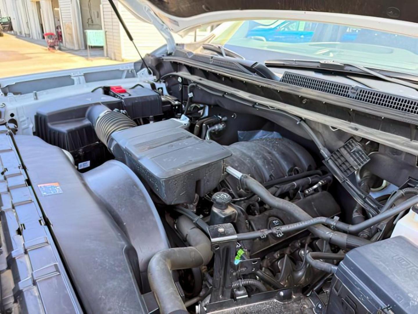2023 WHITE /CLOTH GMC Sierra 2500HD SLE (1GT59ME77PF) with an 6.6 engine, AUTOMATIC transmission, located at 1235 N Woodruff Ave., Idaho Falls, 83401, (208) 523-1053, 43.507172, -112.000488 - At Timberline Auto, finding a great deal on your next vehicle is always easy! Our experienced sales staff's goal is to help find you the right vehicle at the right price! Our knowledgeable finance department has options for almost any credit score. We offer extended service contract options to prote - Photo#23