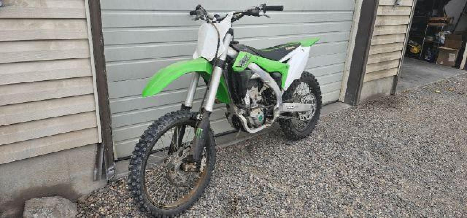 2017 GREEN KAWASAKI KX450 MB (JKAKXGHC2HA) , AUTOMATIC transmission, located at 1235 N Woodruff Ave., Idaho Falls, 83401, (208) 523-1053, 43.507172, -112.000488 - At Timberline Auto, finding a great deal on your next vehicle is always easy! Our experienced sales staff's goal is to help find you the right vehicle at the right price! Our knowledgeable finance department has options for almost any credit score. We offer extended service contract options to prote - Photo#0