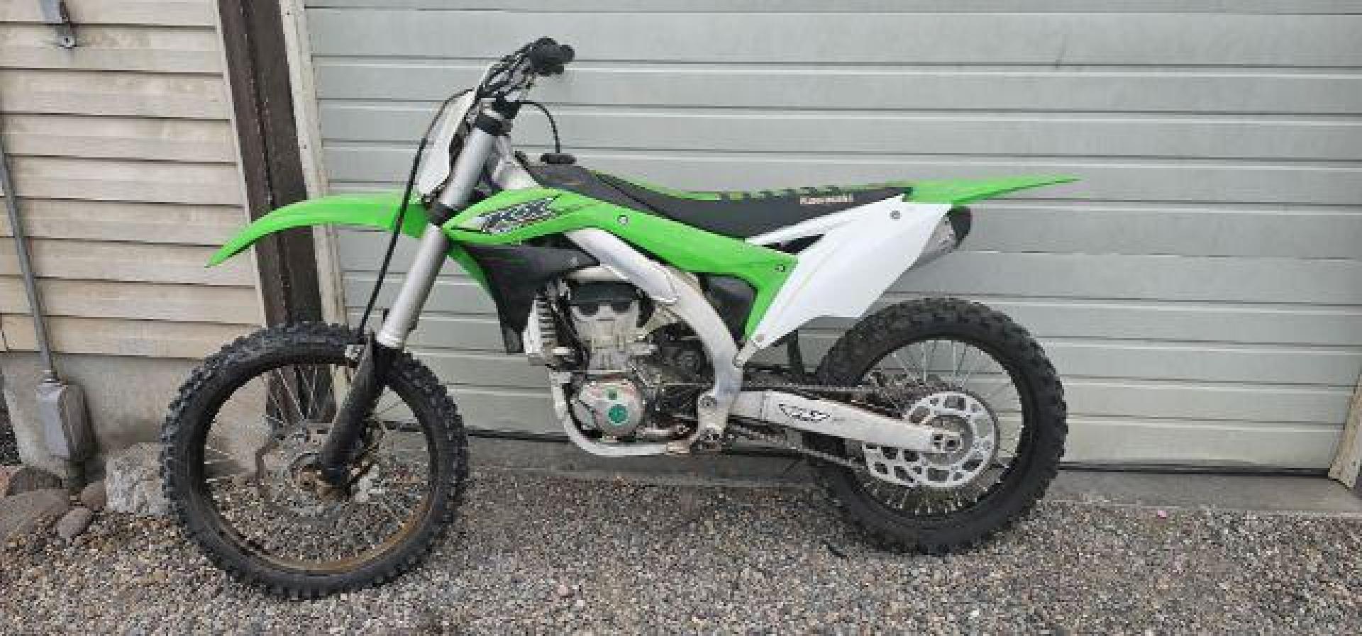2017 GREEN KAWASAKI KX450 MB (JKAKXGHC2HA) , AUTOMATIC transmission, located at 1235 N Woodruff Ave., Idaho Falls, 83401, (208) 523-1053, 43.507172, -112.000488 - At Timberline Auto, finding a great deal on your next vehicle is always easy! Our experienced sales staff's goal is to help find you the right vehicle at the right price! Our knowledgeable finance department has options for almost any credit score. We offer extended service contract options to prote - Photo#1