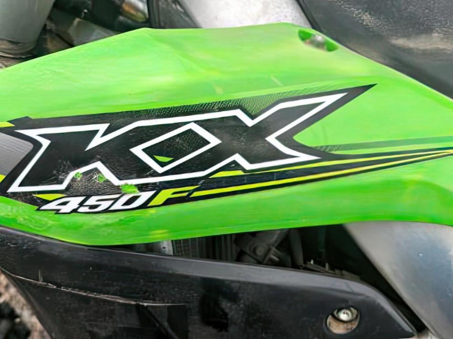 2017 GREEN KAWASAKI KX450 MB (JKAKXGHC2HA) , AUTOMATIC transmission, located at 1235 N Woodruff Ave., Idaho Falls, 83401, (208) 523-1053, 43.507172, -112.000488 - At Timberline Auto, finding a great deal on your next vehicle is always easy! Our experienced sales staff's goal is to help find you the right vehicle at the right price! Our knowledgeable finance department has options for almost any credit score. We offer extended service contract options to prote - Photo#2
