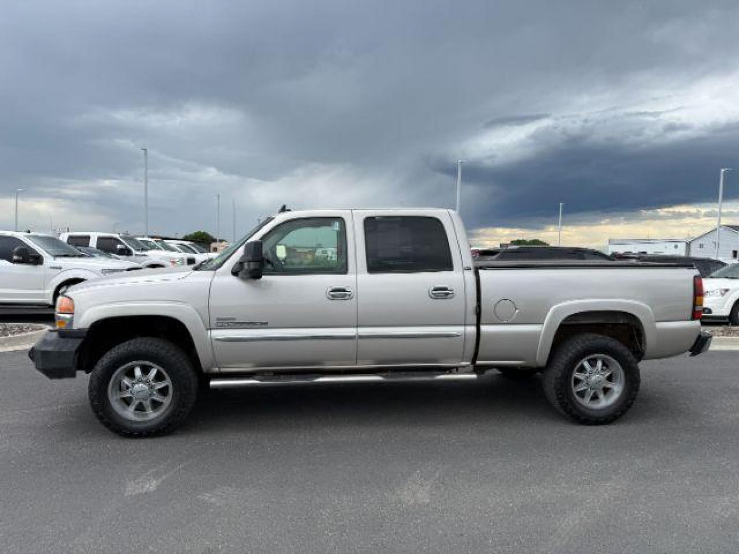 2006 PEWTER /Dark Pewter GMC Sierra 2500HD SLE1 (1GTHK23D46F) with an Duramax 6.6L V-8 diesel direct injection engine, AUTOMATIC transmission, located at 1235 N Woodruff Ave., Idaho Falls, 83401, (208) 523-1053, 43.507172, -112.000488 - At Timberline Auto, finding a great deal on your next vehicle is always easy! Our experienced sales staff's goal is to help find you the right vehicle at the right price! Our knowledgeable finance department has options for almost any credit score. We offer extended service contract options to prote - Photo#1