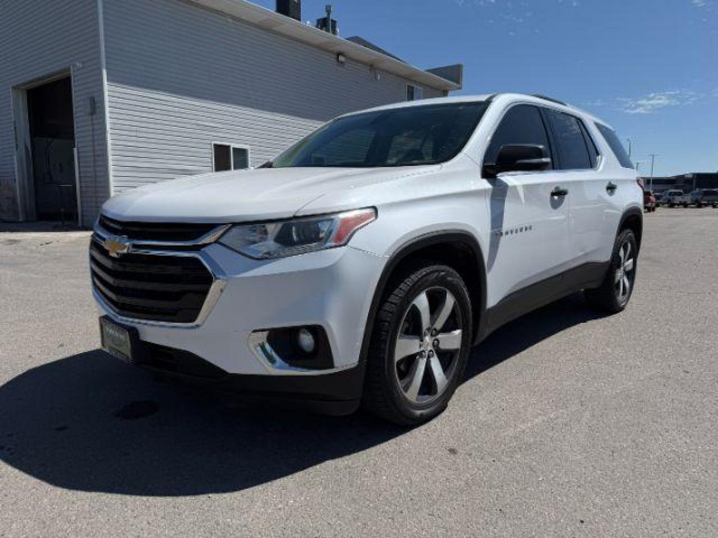 2018 Summit White /Dark Atmosphere/Medium Ash Gray Chevrolet Traverse (1GNEVHKW7JJ) with an 36L V-6 gasoline direct injection engine, Automatic transmission, located at 1175 N Woodruff Ave, Idaho Falls, ID, 83401, 43.506901, -111.999657 - At Timberline Auto, finding a great deal on your next vehicle is always easy! Our experienced sales staff's goal is to help find you the right vehicle at the right price! Our knowledgeable finance department has options for almost any credit score. We offer extended service contract options to prote - Photo#25