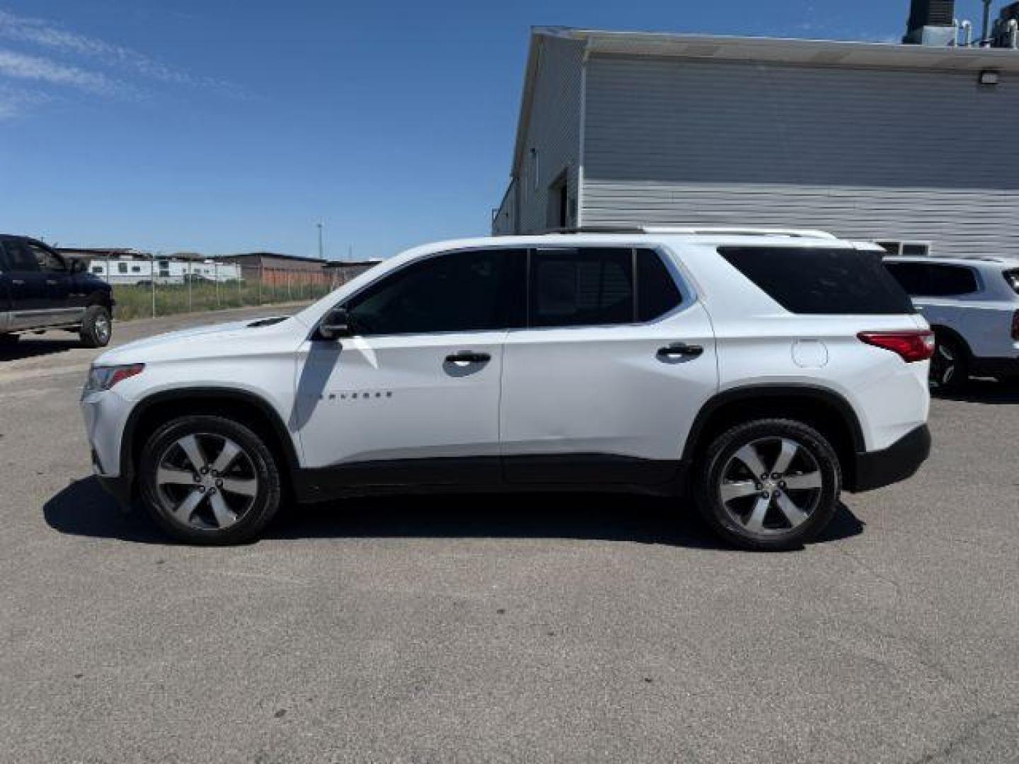 2018 Summit White /Dark Atmosphere/Medium Ash Gray Chevrolet Traverse (1GNEVHKW7JJ) with an 36L V-6 gasoline direct injection engine, Automatic transmission, located at 1175 N Woodruff Ave, Idaho Falls, ID, 83401, 43.506901, -111.999657 - At Timberline Auto, finding a great deal on your next vehicle is always easy! Our experienced sales staff's goal is to help find you the right vehicle at the right price! Our knowledgeable finance department has options for almost any credit score. We offer extended service contract options to prote - Photo#26