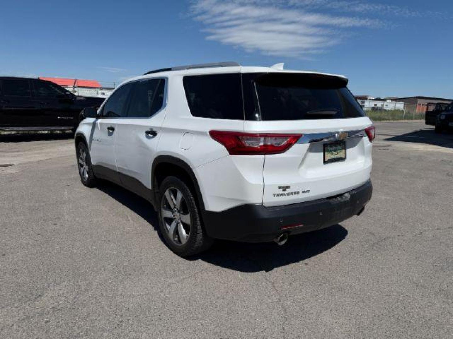2018 Summit White /Dark Atmosphere/Medium Ash Gray Chevrolet Traverse (1GNEVHKW7JJ) with an 36L V-6 gasoline direct injection engine, Automatic transmission, located at 1175 N Woodruff Ave, Idaho Falls, ID, 83401, 43.506901, -111.999657 - At Timberline Auto, finding a great deal on your next vehicle is always easy! Our experienced sales staff's goal is to help find you the right vehicle at the right price! Our knowledgeable finance department has options for almost any credit score. We offer extended service contract options to prote - Photo#27