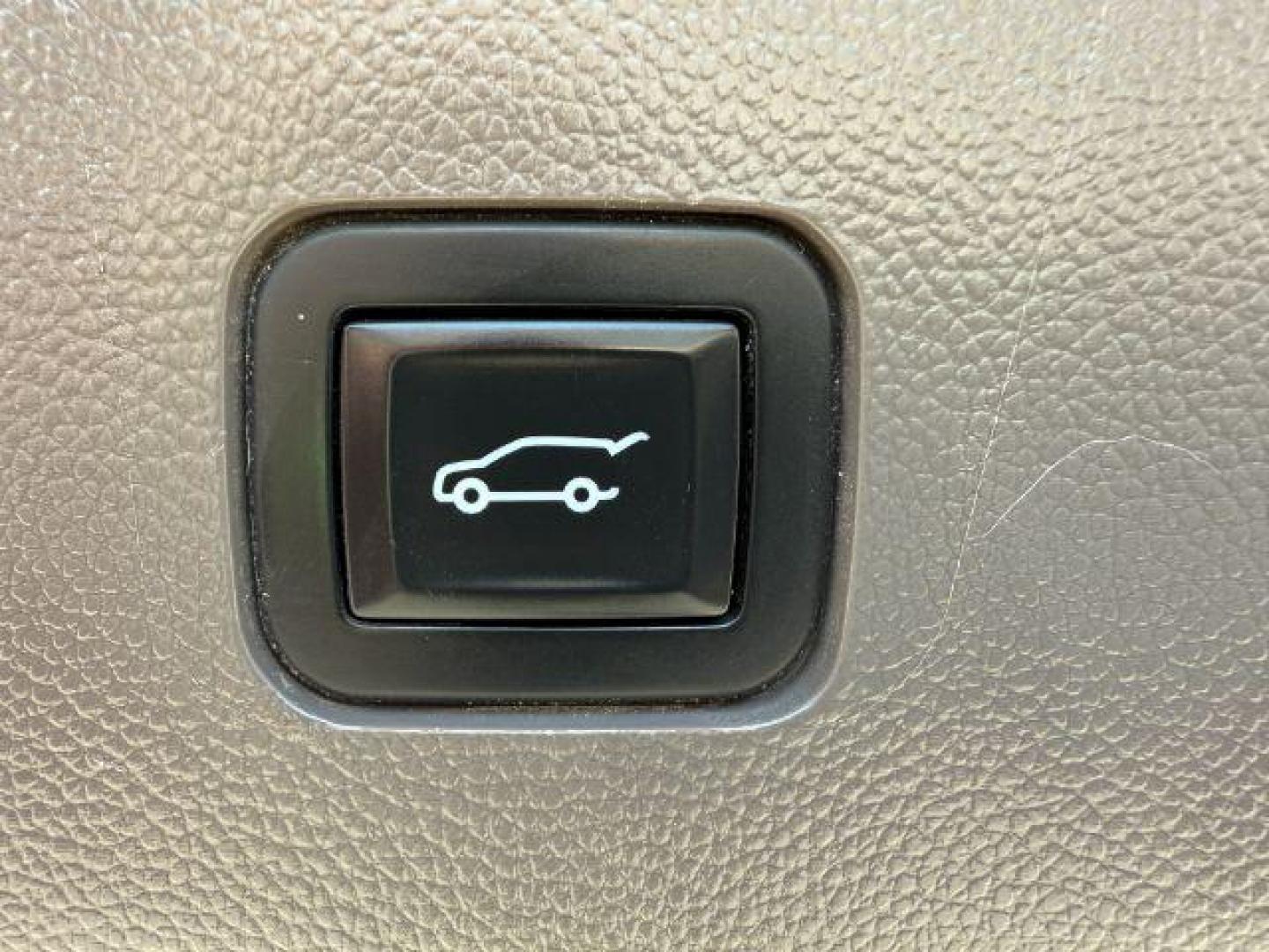 2018 Summit White /Dark Atmosphere/Medium Ash Gray Chevrolet Traverse (1GNEVHKW7JJ) with an 36L V-6 gasoline direct injection engine, Automatic transmission, located at 1175 N Woodruff Ave, Idaho Falls, ID, 83401, 43.506901, -111.999657 - At Timberline Auto, finding a great deal on your next vehicle is always easy! Our experienced sales staff's goal is to help find you the right vehicle at the right price! Our knowledgeable finance department has options for almost any credit score. We offer extended service contract options to prote - Photo#31