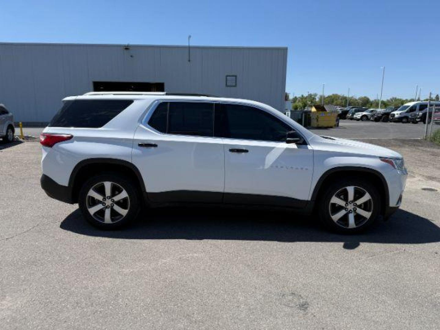 2018 Summit White /Dark Atmosphere/Medium Ash Gray Chevrolet Traverse (1GNEVHKW7JJ) with an 36L V-6 gasoline direct injection engine, Automatic transmission, located at 1175 N Woodruff Ave, Idaho Falls, ID, 83401, 43.506901, -111.999657 - At Timberline Auto, finding a great deal on your next vehicle is always easy! Our experienced sales staff's goal is to help find you the right vehicle at the right price! Our knowledgeable finance department has options for almost any credit score. We offer extended service contract options to prote - Photo#33