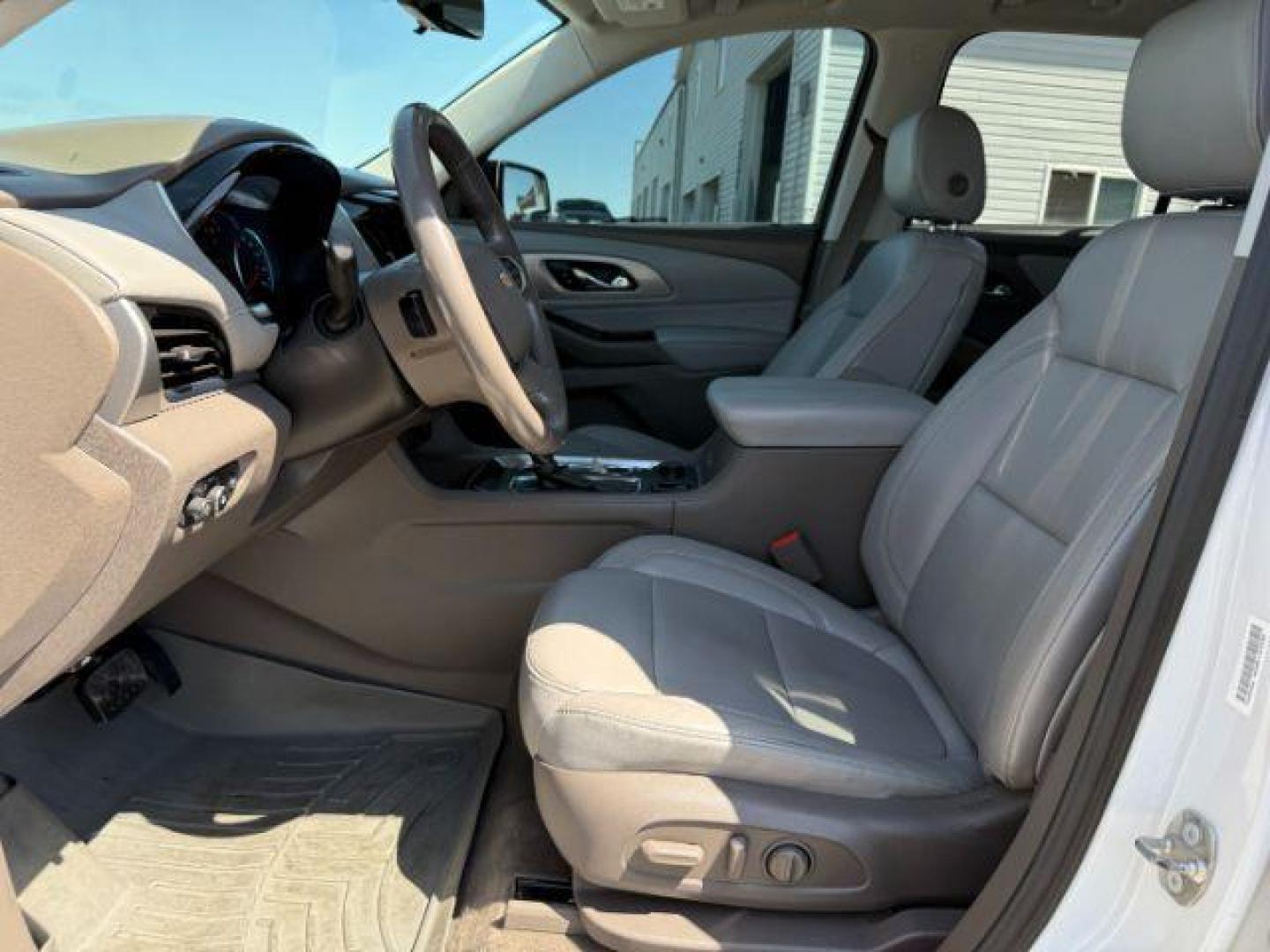 2018 Summit White /Dark Atmosphere/Medium Ash Gray Chevrolet Traverse (1GNEVHKW7JJ) with an 36L V-6 gasoline direct injection engine, Automatic transmission, located at 1175 N Woodruff Ave, Idaho Falls, ID, 83401, 43.506901, -111.999657 - At Timberline Auto, finding a great deal on your next vehicle is always easy! Our experienced sales staff's goal is to help find you the right vehicle at the right price! Our knowledgeable finance department has options for almost any credit score. We offer extended service contract options to prote - Photo#37