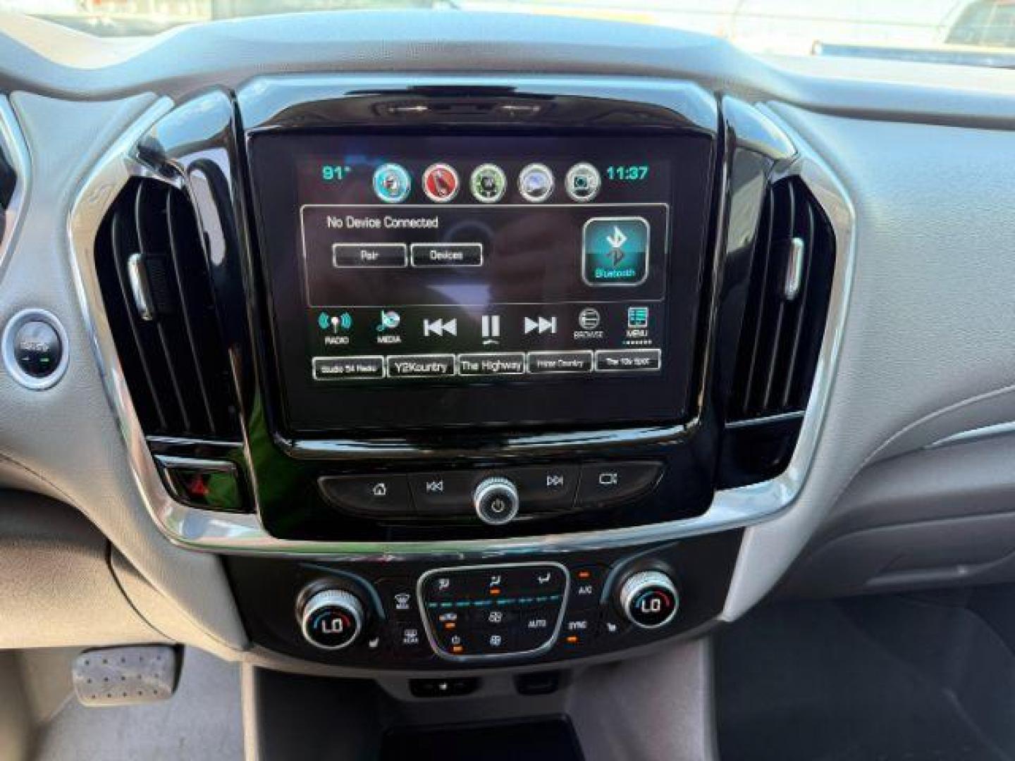 2018 Summit White /Dark Atmosphere/Medium Ash Gray Chevrolet Traverse (1GNEVHKW7JJ) with an 36L V-6 gasoline direct injection engine, Automatic transmission, located at 1175 N Woodruff Ave, Idaho Falls, ID, 83401, 43.506901, -111.999657 - At Timberline Auto, finding a great deal on your next vehicle is always easy! Our experienced sales staff's goal is to help find you the right vehicle at the right price! Our knowledgeable finance department has options for almost any credit score. We offer extended service contract options to prote - Photo#40