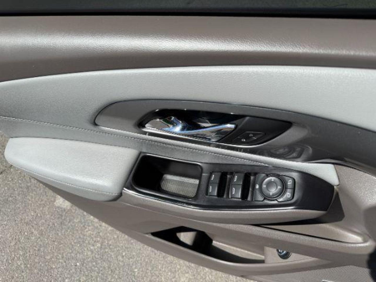 2018 Summit White /Dark Atmosphere/Medium Ash Gray Chevrolet Traverse (1GNEVHKW7JJ) with an 36L V-6 gasoline direct injection engine, Automatic transmission, located at 1175 N Woodruff Ave, Idaho Falls, ID, 83401, 43.506901, -111.999657 - At Timberline Auto, finding a great deal on your next vehicle is always easy! Our experienced sales staff's goal is to help find you the right vehicle at the right price! Our knowledgeable finance department has options for almost any credit score. We offer extended service contract options to prote - Photo#45