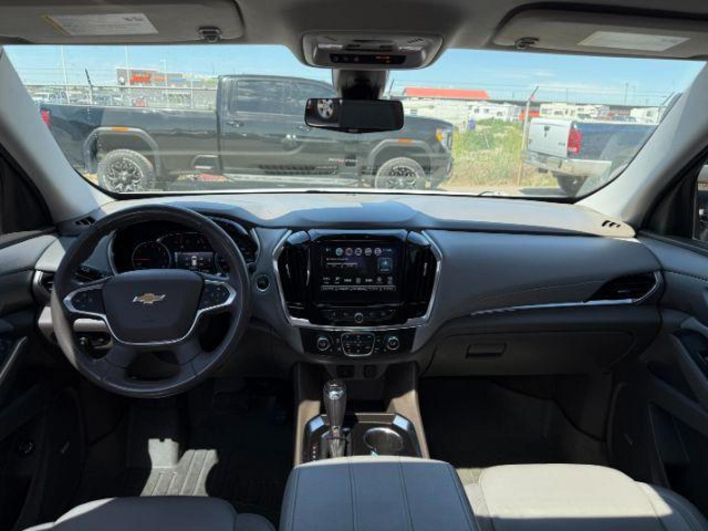 2018 Summit White /Dark Atmosphere/Medium Ash Gray Chevrolet Traverse (1GNEVHKW7JJ) with an 36L V-6 gasoline direct injection engine, Automatic transmission, located at 1175 N Woodruff Ave, Idaho Falls, ID, 83401, 43.506901, -111.999657 - At Timberline Auto, finding a great deal on your next vehicle is always easy! Our experienced sales staff's goal is to help find you the right vehicle at the right price! Our knowledgeable finance department has options for almost any credit score. We offer extended service contract options to prote - Photo#46
