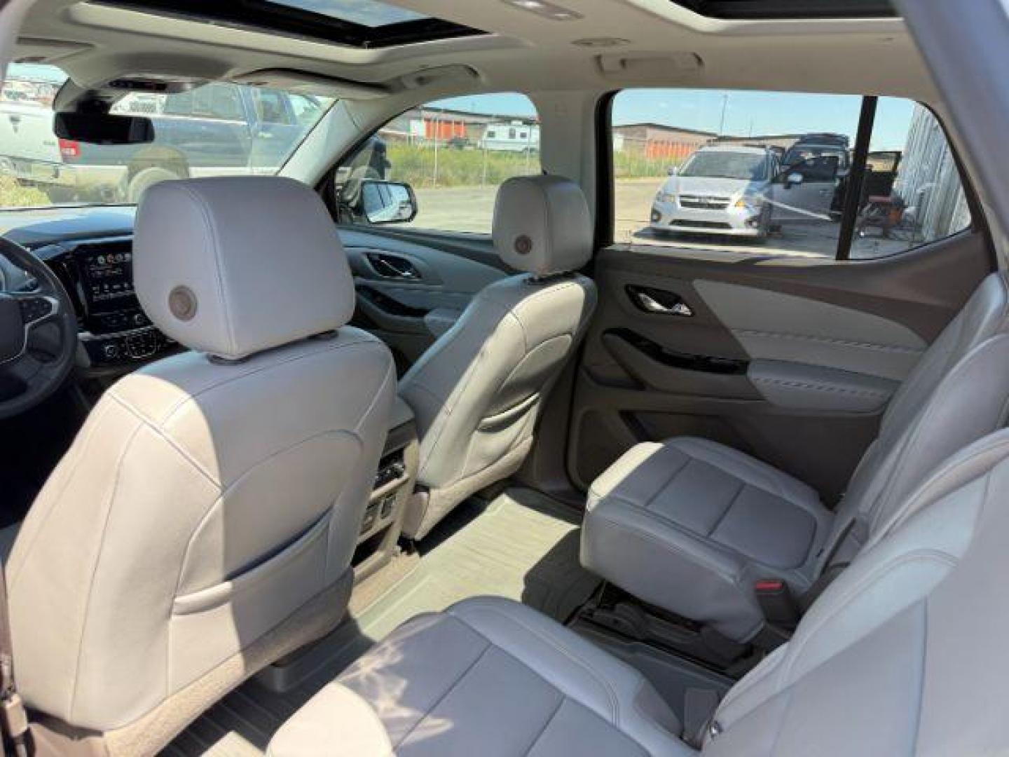 2018 Summit White /Dark Atmosphere/Medium Ash Gray Chevrolet Traverse (1GNEVHKW7JJ) with an 36L V-6 gasoline direct injection engine, Automatic transmission, located at 1175 N Woodruff Ave, Idaho Falls, ID, 83401, 43.506901, -111.999657 - At Timberline Auto, finding a great deal on your next vehicle is always easy! Our experienced sales staff's goal is to help find you the right vehicle at the right price! Our knowledgeable finance department has options for almost any credit score. We offer extended service contract options to prote - Photo#48