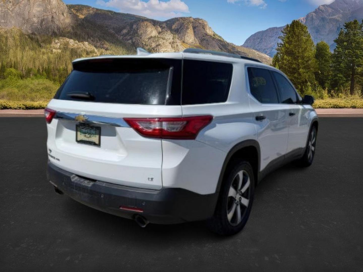 2018 Summit White /Dark Atmosphere/Medium Ash Gray Chevrolet Traverse (1GNEVHKW7JJ) with an 36L V-6 gasoline direct injection engine, Automatic transmission, located at 1175 N Woodruff Ave, Idaho Falls, ID, 83401, 43.506901, -111.999657 - At Timberline Auto, finding a great deal on your next vehicle is always easy! Our experienced sales staff's goal is to help find you the right vehicle at the right price! Our knowledgeable finance department has options for almost any credit score. We offer extended service contract options to prote - Photo#7