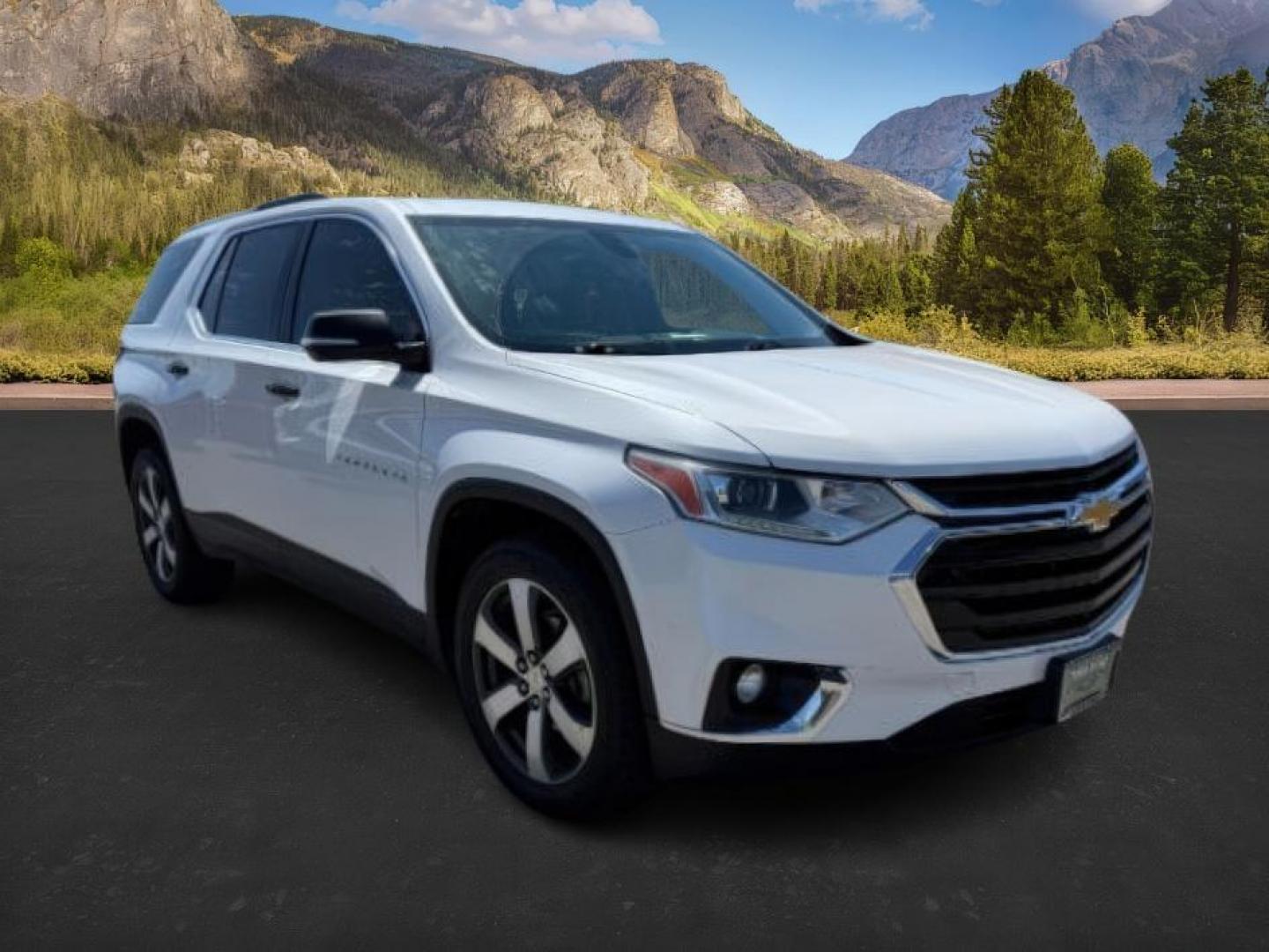 2018 Summit White /Dark Atmosphere/Medium Ash Gray Chevrolet Traverse (1GNEVHKW7JJ) with an 36L V-6 gasoline direct injection engine, Automatic transmission, located at 1175 N Woodruff Ave, Idaho Falls, ID, 83401, 43.506901, -111.999657 - At Timberline Auto, finding a great deal on your next vehicle is always easy! Our experienced sales staff's goal is to help find you the right vehicle at the right price! Our knowledgeable finance department has options for almost any credit score. We offer extended service contract options to prote - Photo#9