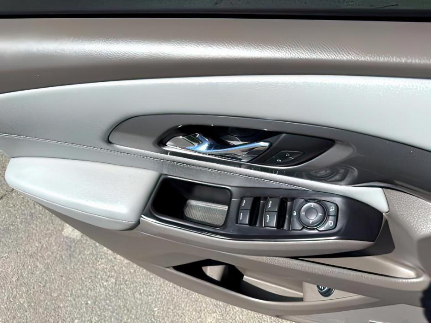 2018 Summit White /Dark Atmosphere/Medium Ash Gray Chevrolet Traverse (1GNEVHKW7JJ) with an 36L V-6 gasoline direct injection engine, Automatic transmission, located at 1175 N Woodruff Ave, Idaho Falls, ID, 83401, 43.506901, -111.999657 - At Timberline Auto, finding a great deal on your next vehicle is always easy! Our experienced sales staff's goal is to help find you the right vehicle at the right price! Our knowledgeable finance department has options for almost any credit score. We offer extended service contract options to prote - Photo#20