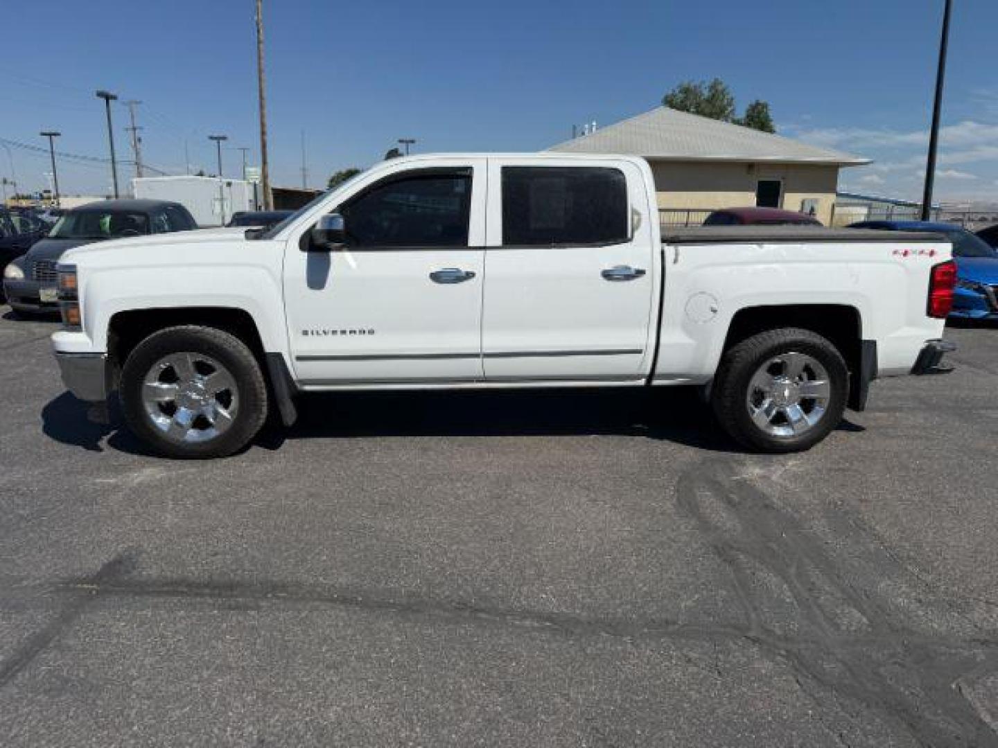 2014 White Diamond Tricoat /Jet Black Chevrolet Silverado 1500 (3GCUKSEC2EG) with an EcoTec3 53L V-8 gasoline direct injection engine, Automatic transmission, located at 1175 N Woodruff Ave, Idaho Falls, ID, 83401, 43.506901, -111.999657 - At Timberline Auto, finding a great deal on your next vehicle is always easy! Our experienced sales staff's goal is to help find you the right vehicle at the right price! Our knowledgeable finance department has options for almost any credit score. We offer extended service contract options to prote - Photo#22